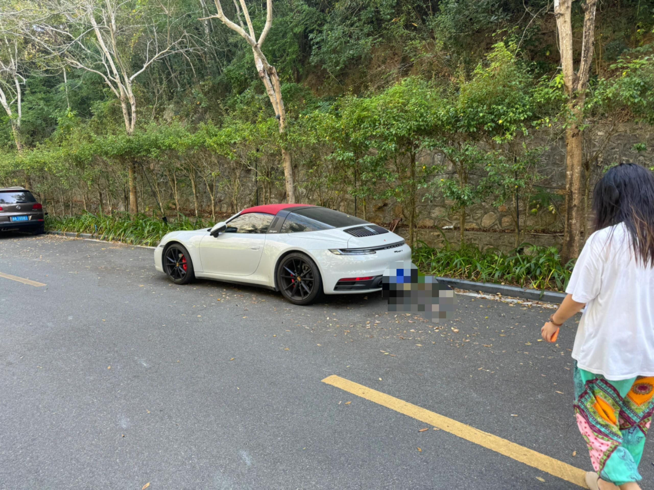 二手保时捷 911 雅灰/波尔多红 2022款 Targa 4 3.0T