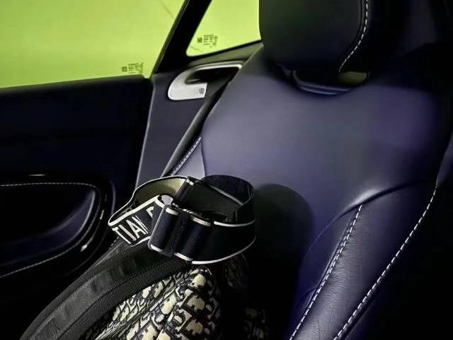 二手阿斯顿·马丁 DB11 白色/紫色 2019款 4.0T V8 Coupe