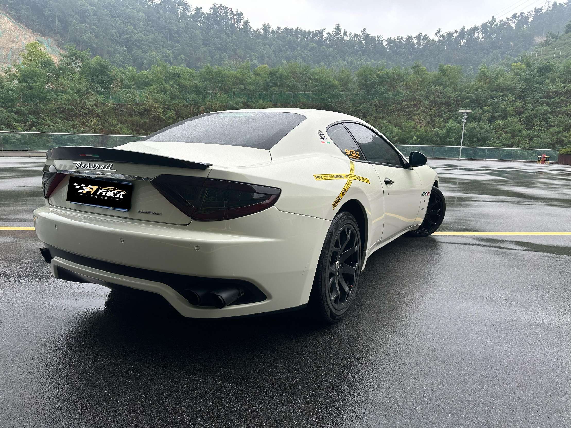 二手玛莎拉蒂 GranTurismo 白色/红色 2007款 4.2L 标准版