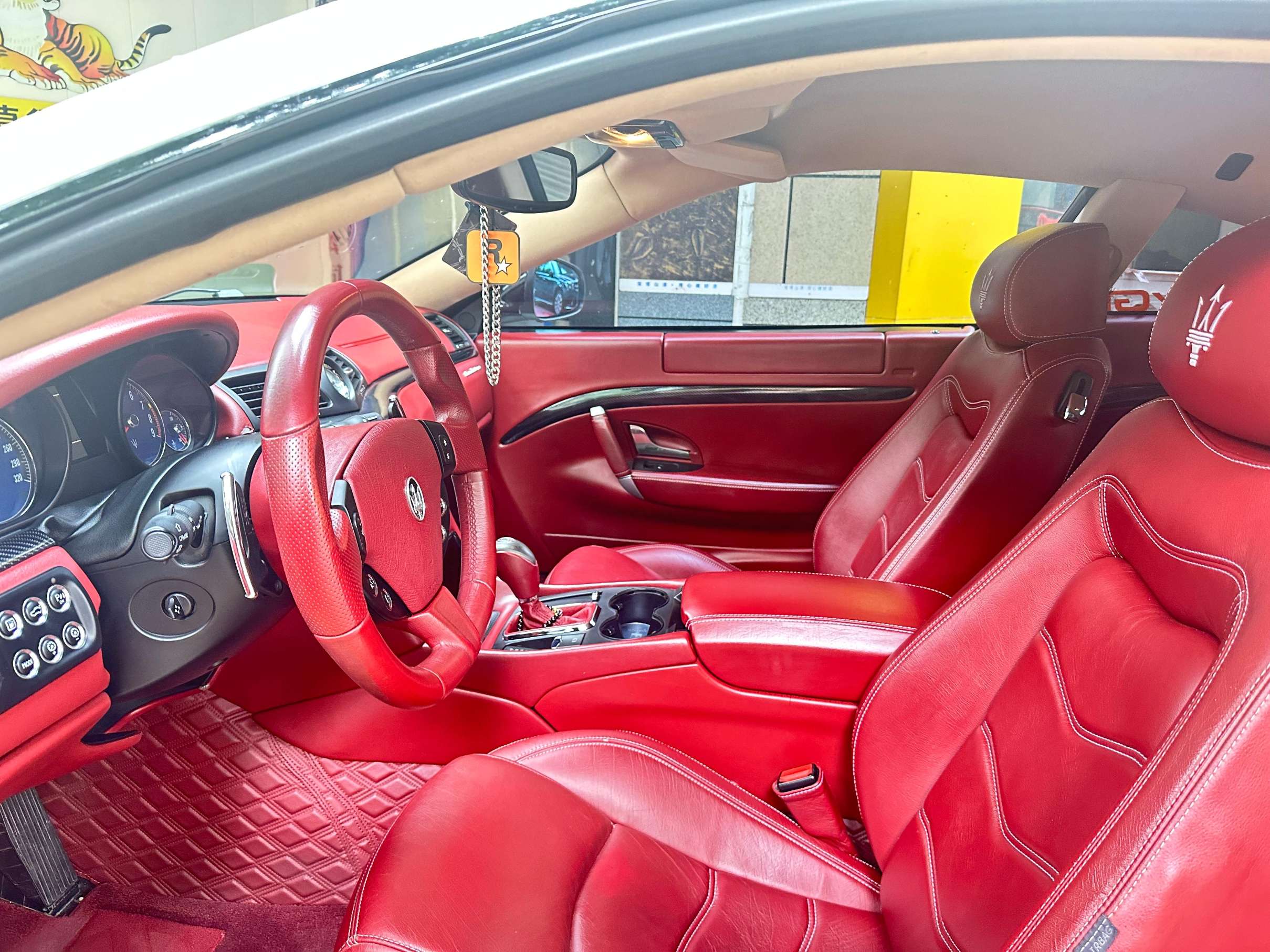 二手玛莎拉蒂 GranTurismo 白色/红色 2007款 4.2L 标准版