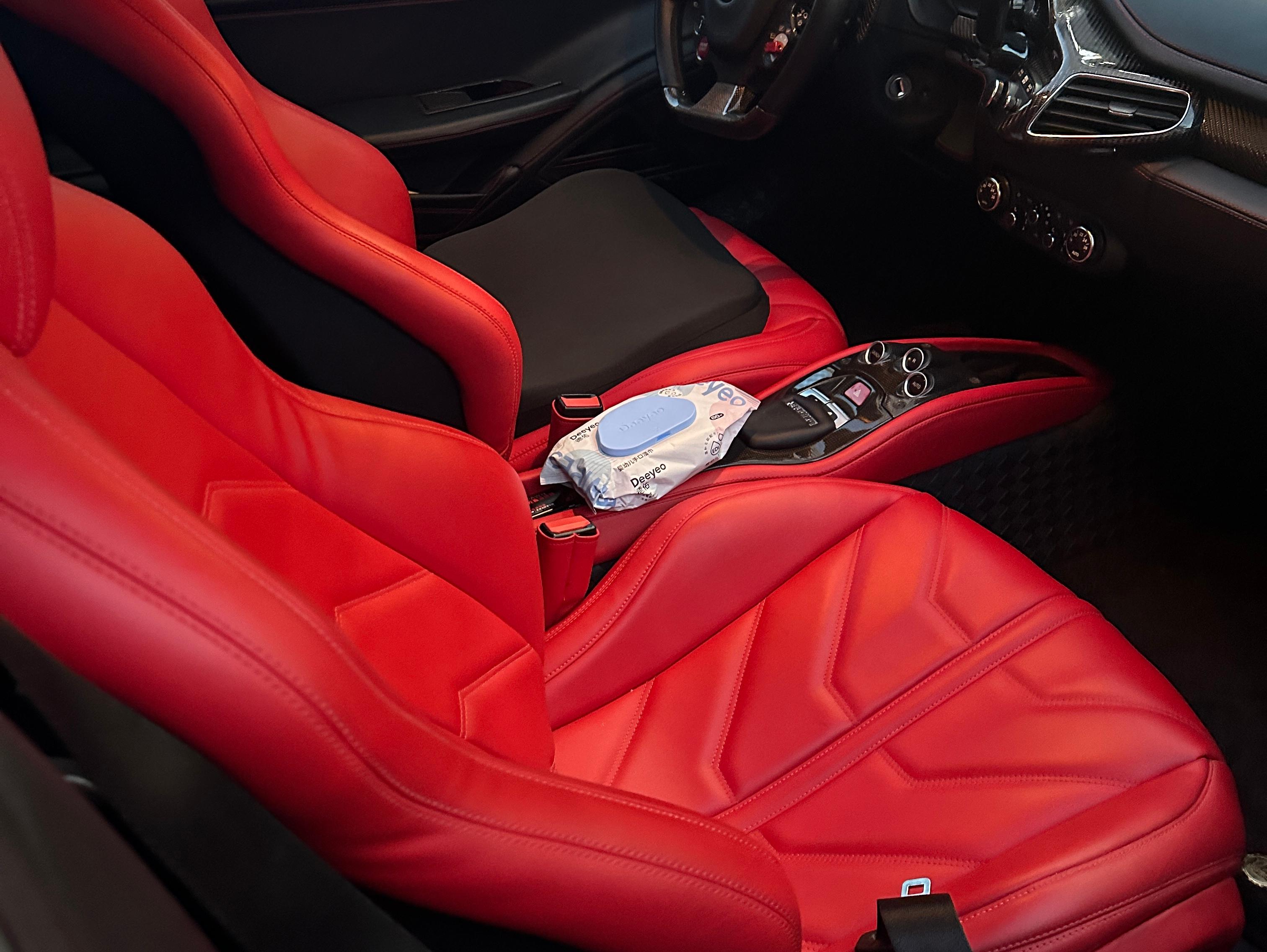 二手法拉利 458 白色/红色 2011款 4.5L Italia