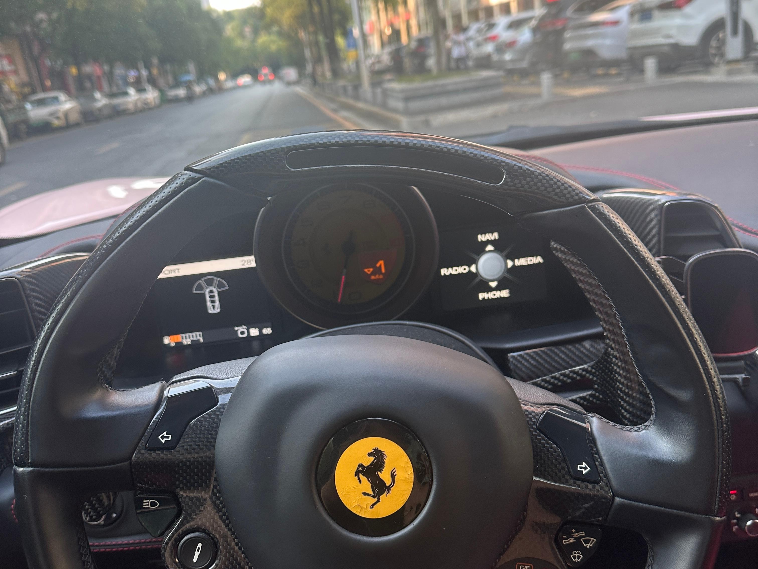 二手法拉利 458 白色/红色 2011款 4.5L Italia