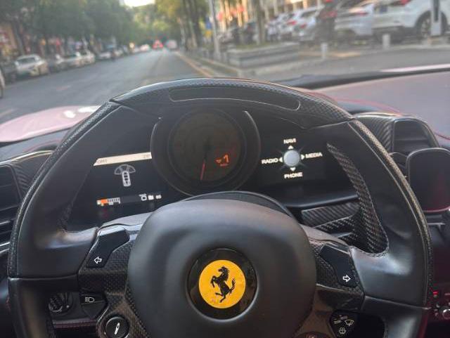 二手法拉利 458 白色/红色 2011款 4.5L Italia
