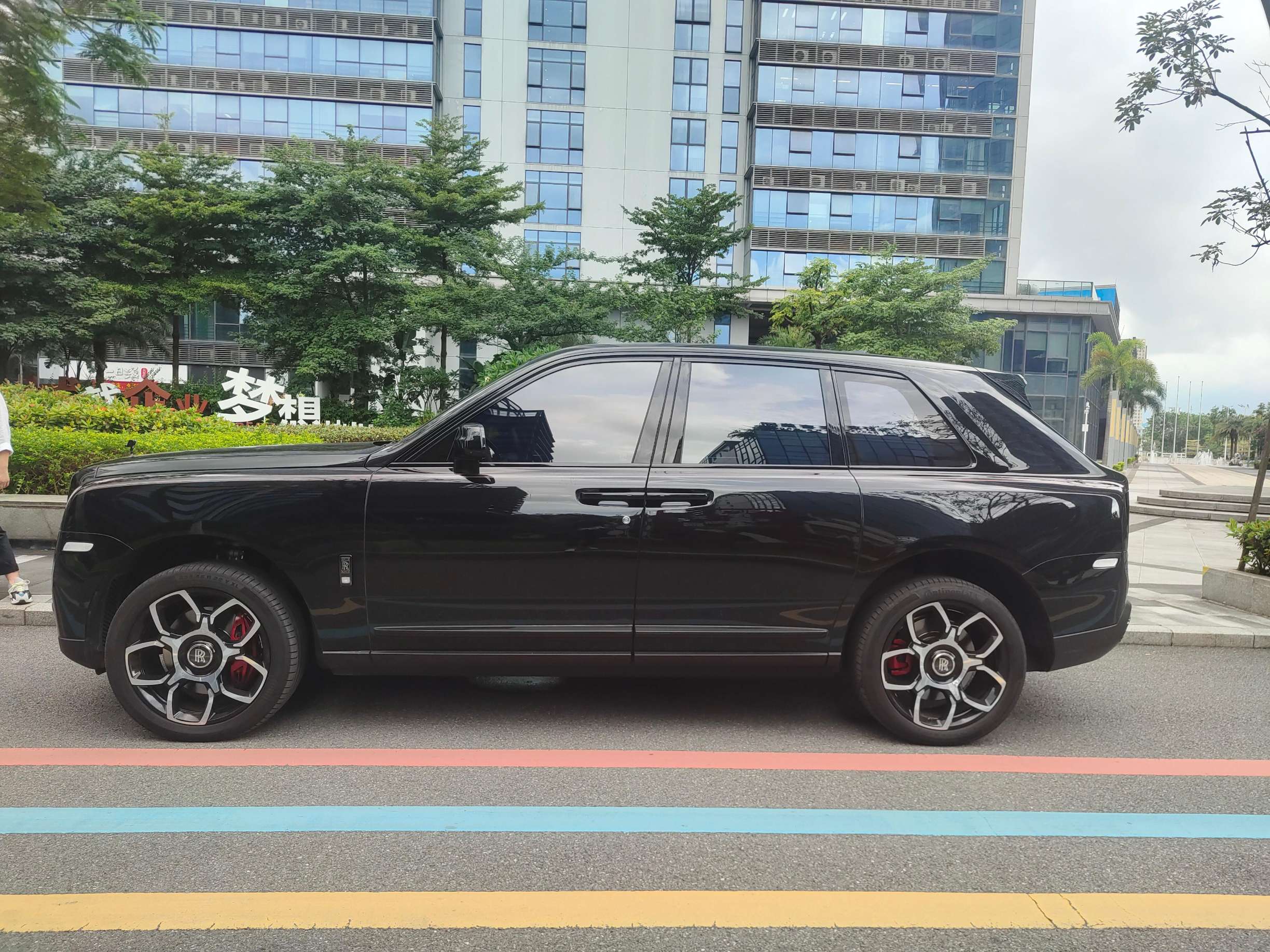 二手劳斯莱斯 库里南 黑色/紫色 2020款 Black Badge