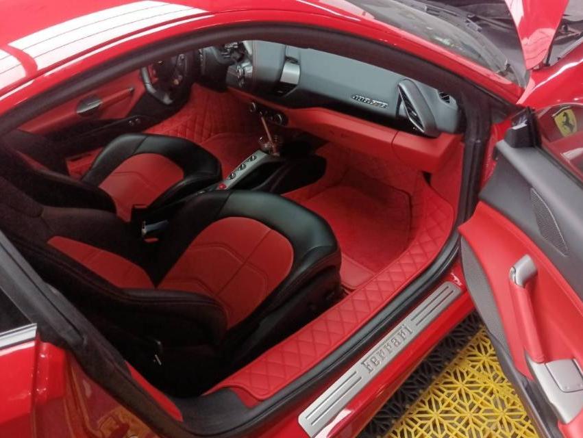 二手法拉利 488 红色/黑红 2015款 488 GTB