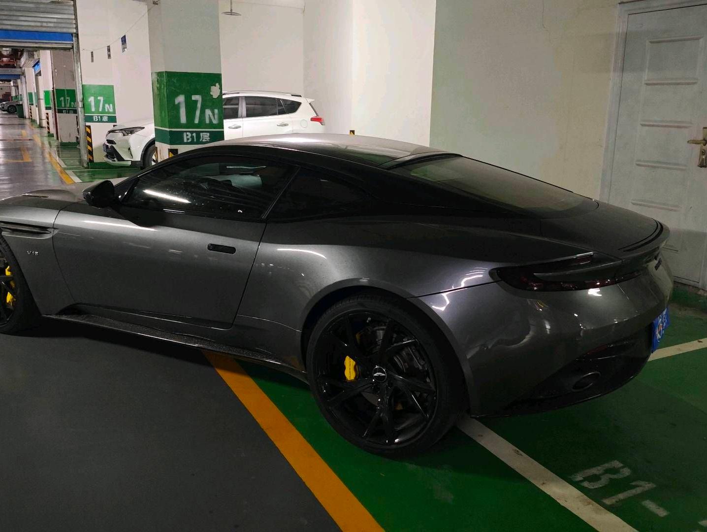 二手阿斯顿·马丁 DB11 银色/牛津粽内 2017款 5.2T V12