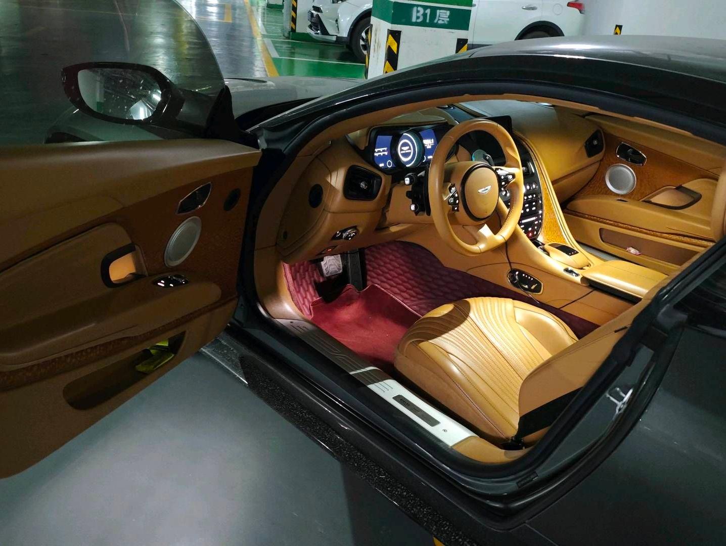 二手阿斯顿·马丁 DB11 银色/牛津粽内 2017款 5.2T V12