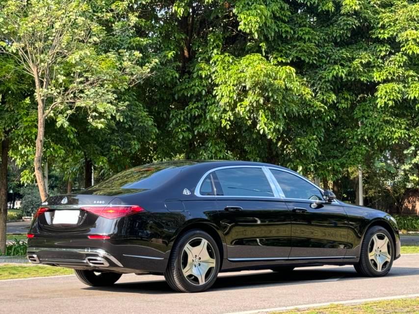 二手奔驰 迈巴赫S级 黑色/白色 2023款 S 480 4MATIC