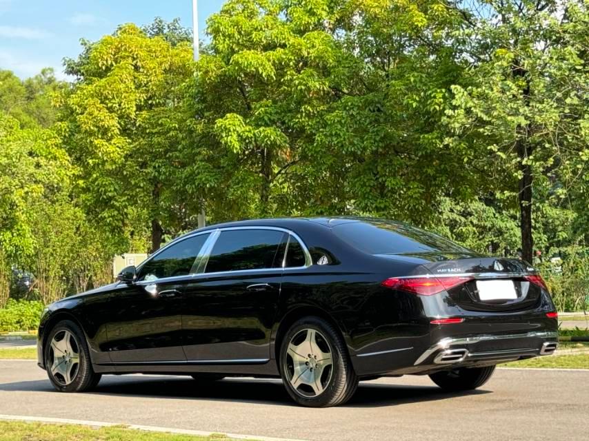 二手奔驰 迈巴赫S级 黑色/白色 2023款 S 480 4MATIC