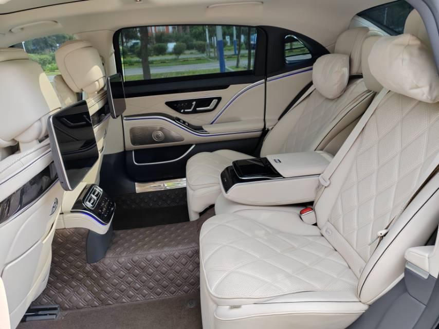 二手奔驰 迈巴赫S级 黑色/白色 2023款 S 480 4MATIC