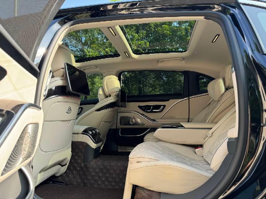 二手奔驰 迈巴赫S级 黑色/白色 2023款 S 480 4MATIC