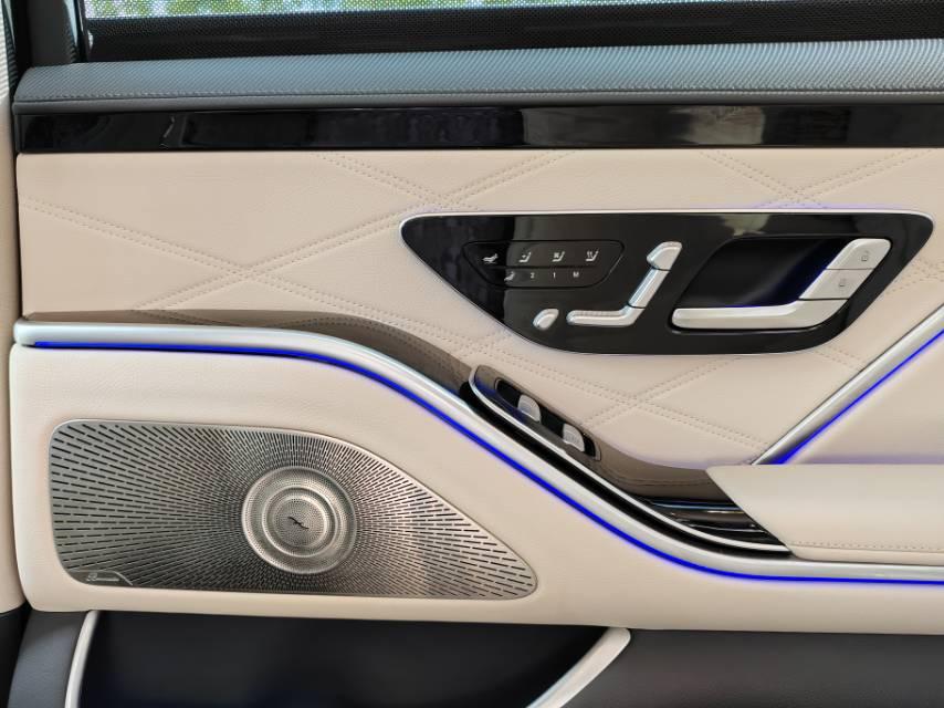 二手奔驰 迈巴赫S级 黑色/白色 2023款 S 480 4MATIC