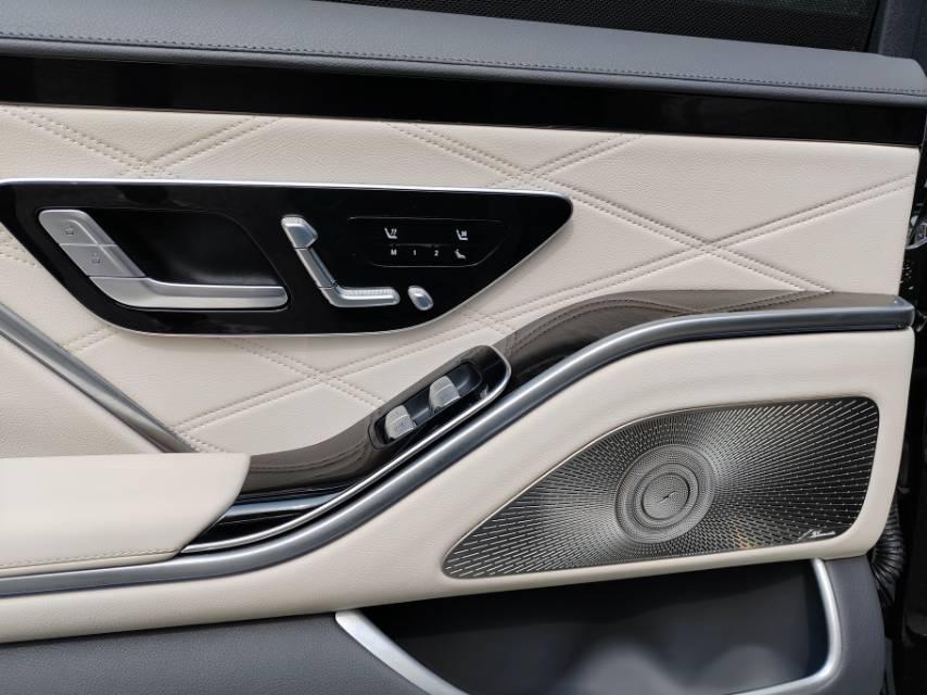二手奔驰 迈巴赫S级 黑色/白色 2023款 S 480 4MATIC