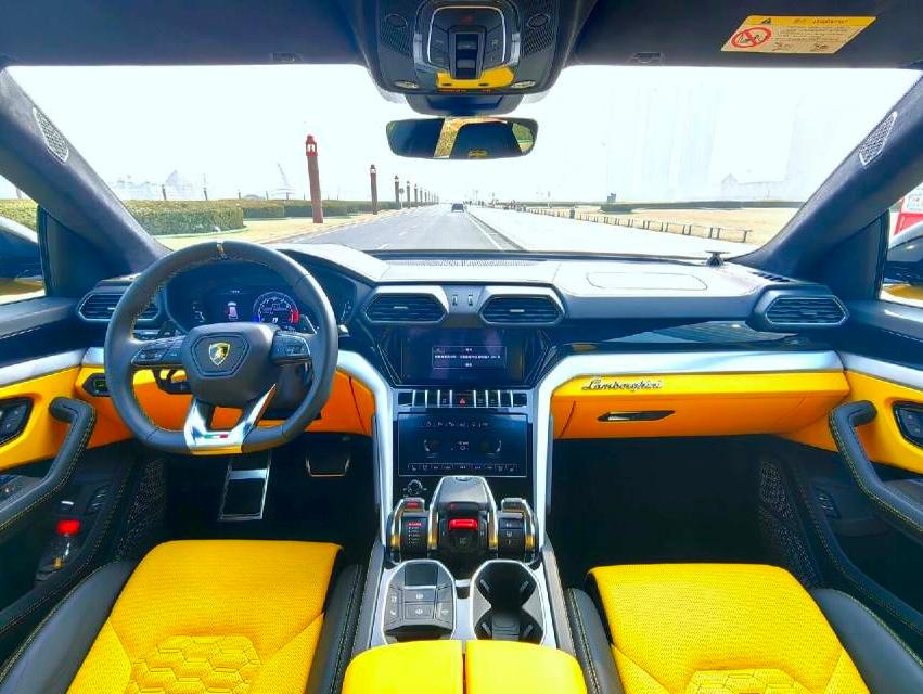二手兰博基尼 Urus 黄色/黄黑 2021款 4.0T V8
