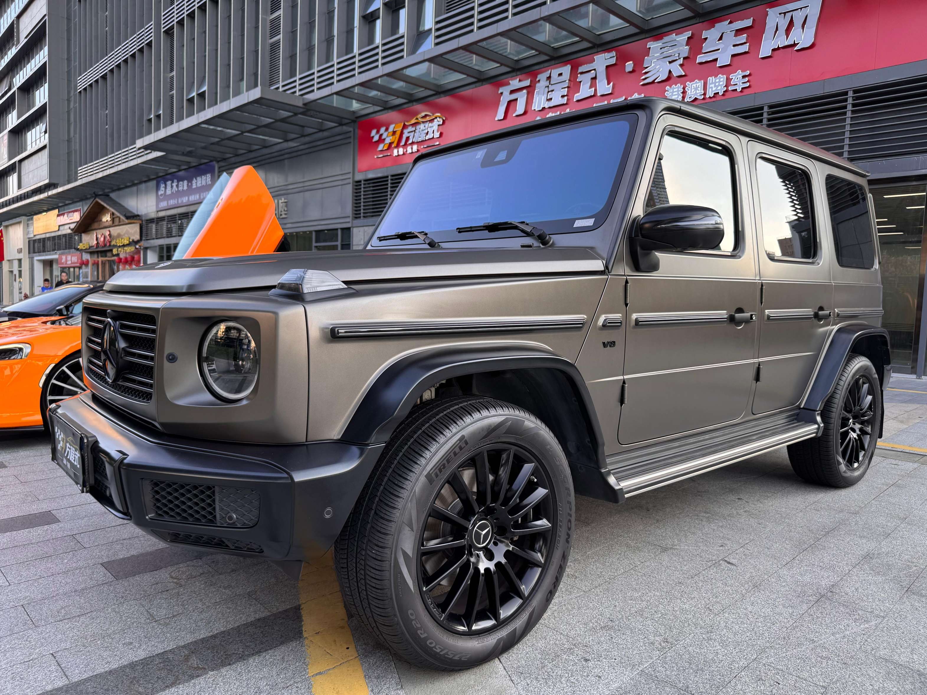 二手奔驰 奔驰G级 哑光蒙扎灰/珠光钛灰黑 2023款 G500