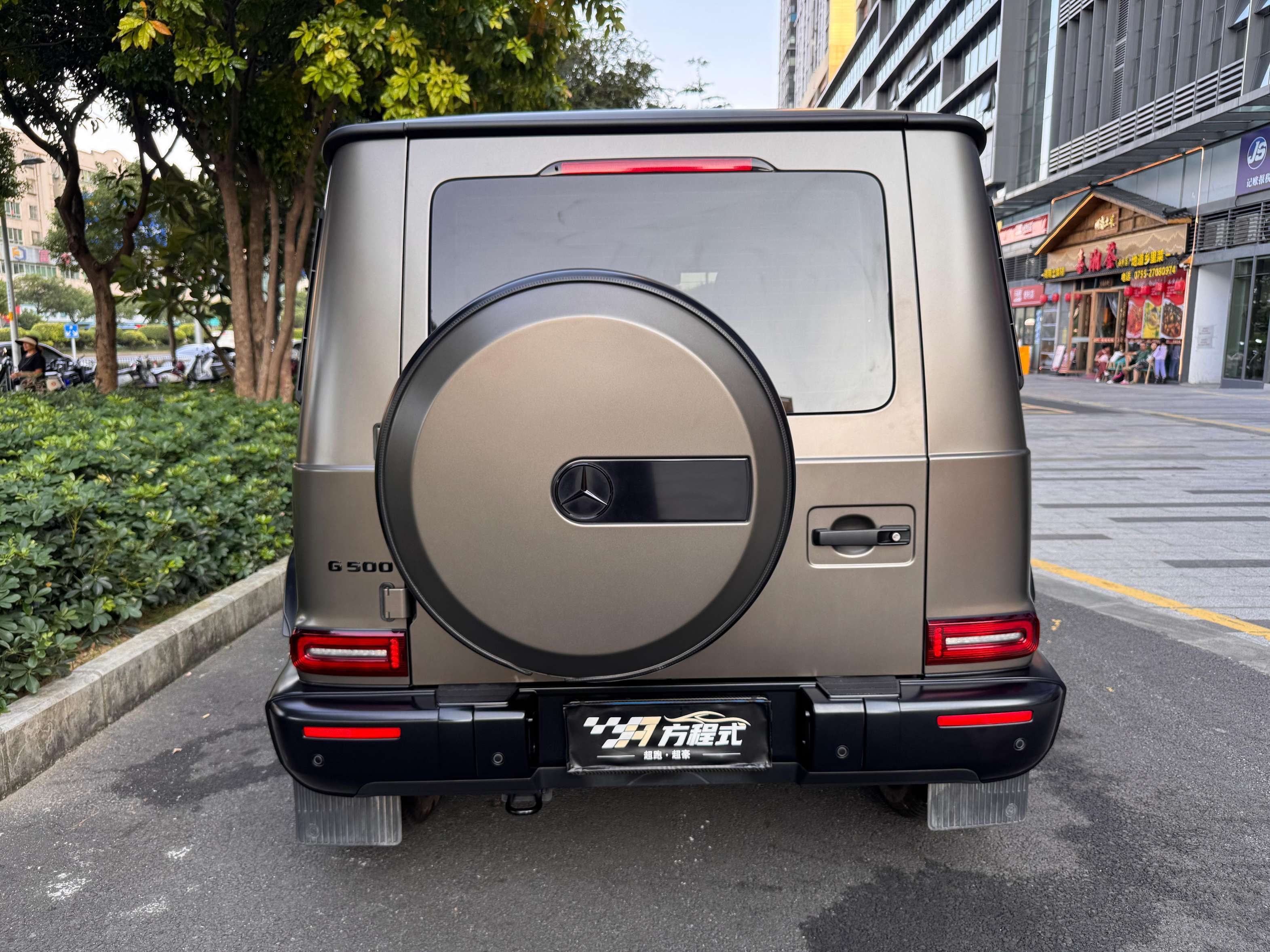 二手奔驰 奔驰G级 哑光蒙扎灰/珠光钛灰黑 2023款 G500
