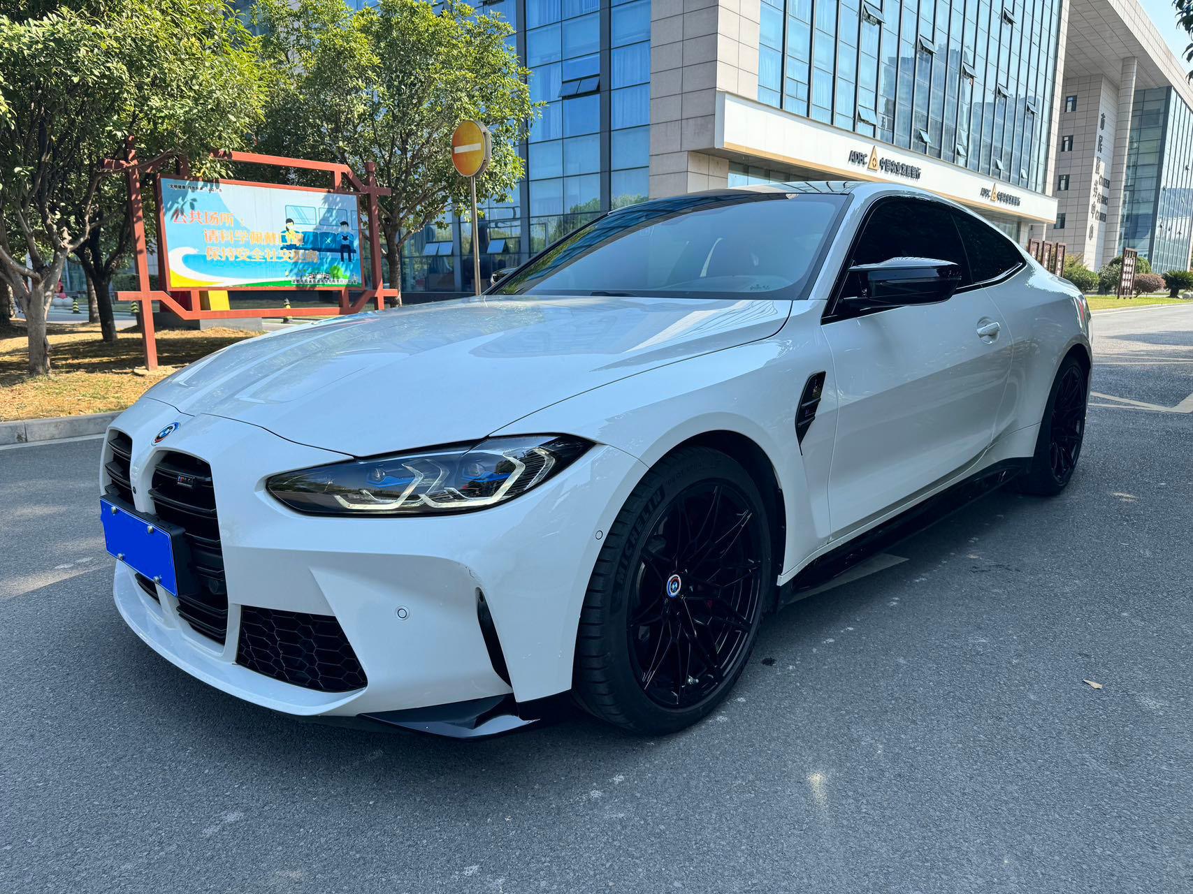 二手宝马 M系 冰川白/黑色 2022款 M4双门轿跑车 M xDrive 雷霆版