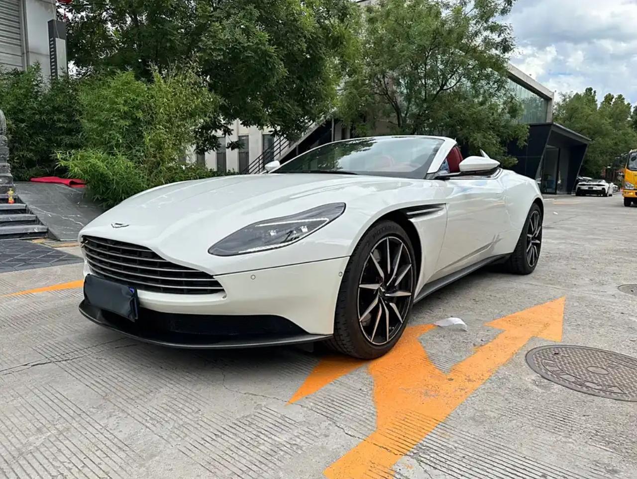 二手阿斯顿·马丁 DB11 白色/红色 2022款 4.0T V8 Volante
