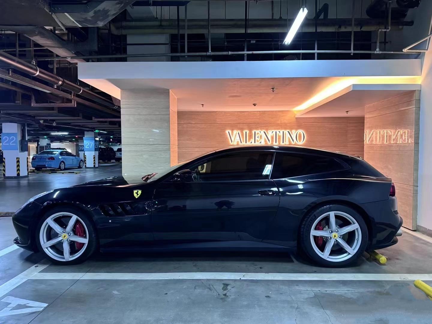 二手法拉利 GTC4 Lusso 黑色/红色 2017款 3.9T V8