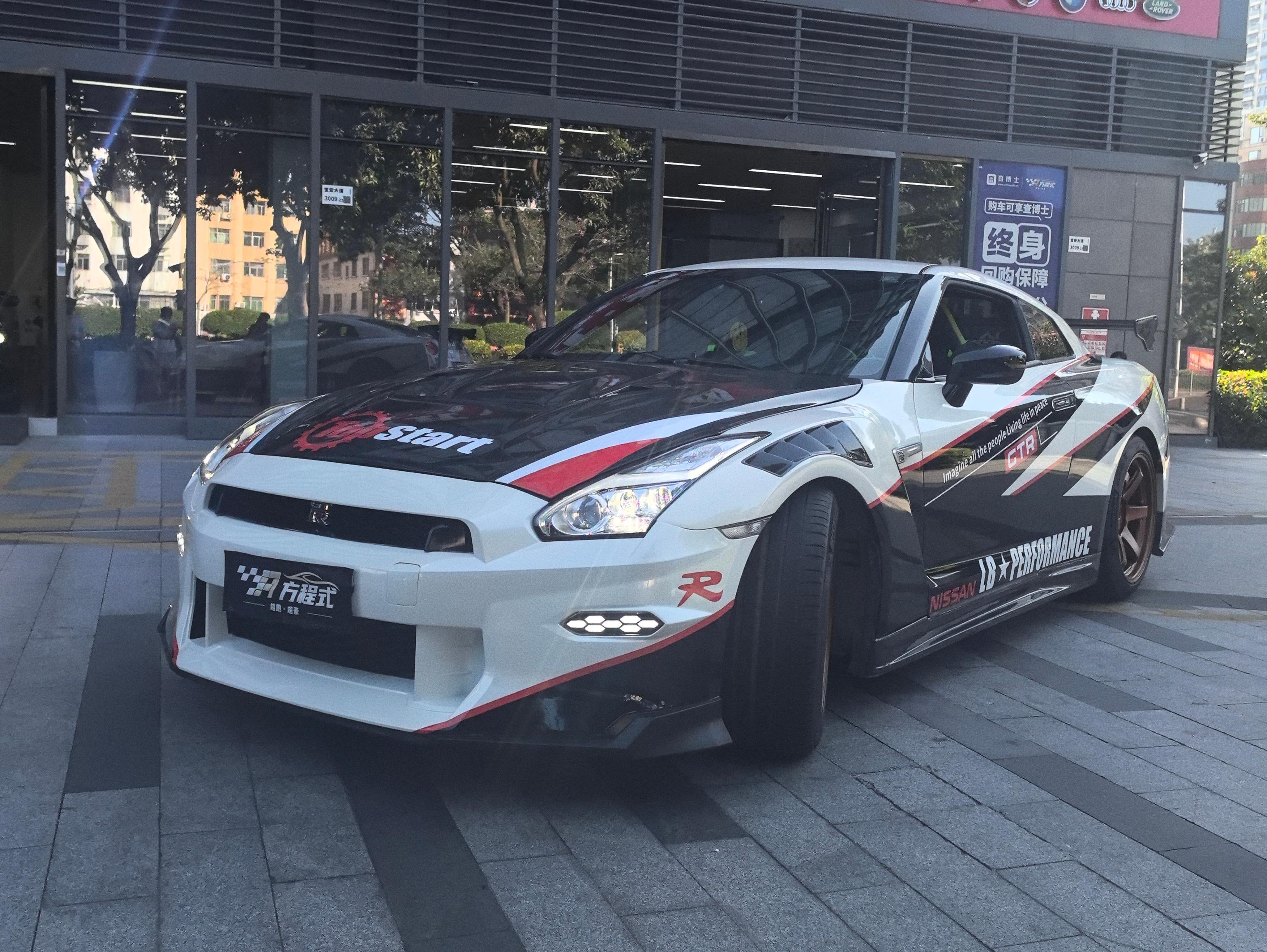 二手日产 GT-R 白色/黑色 2015款 3.8T