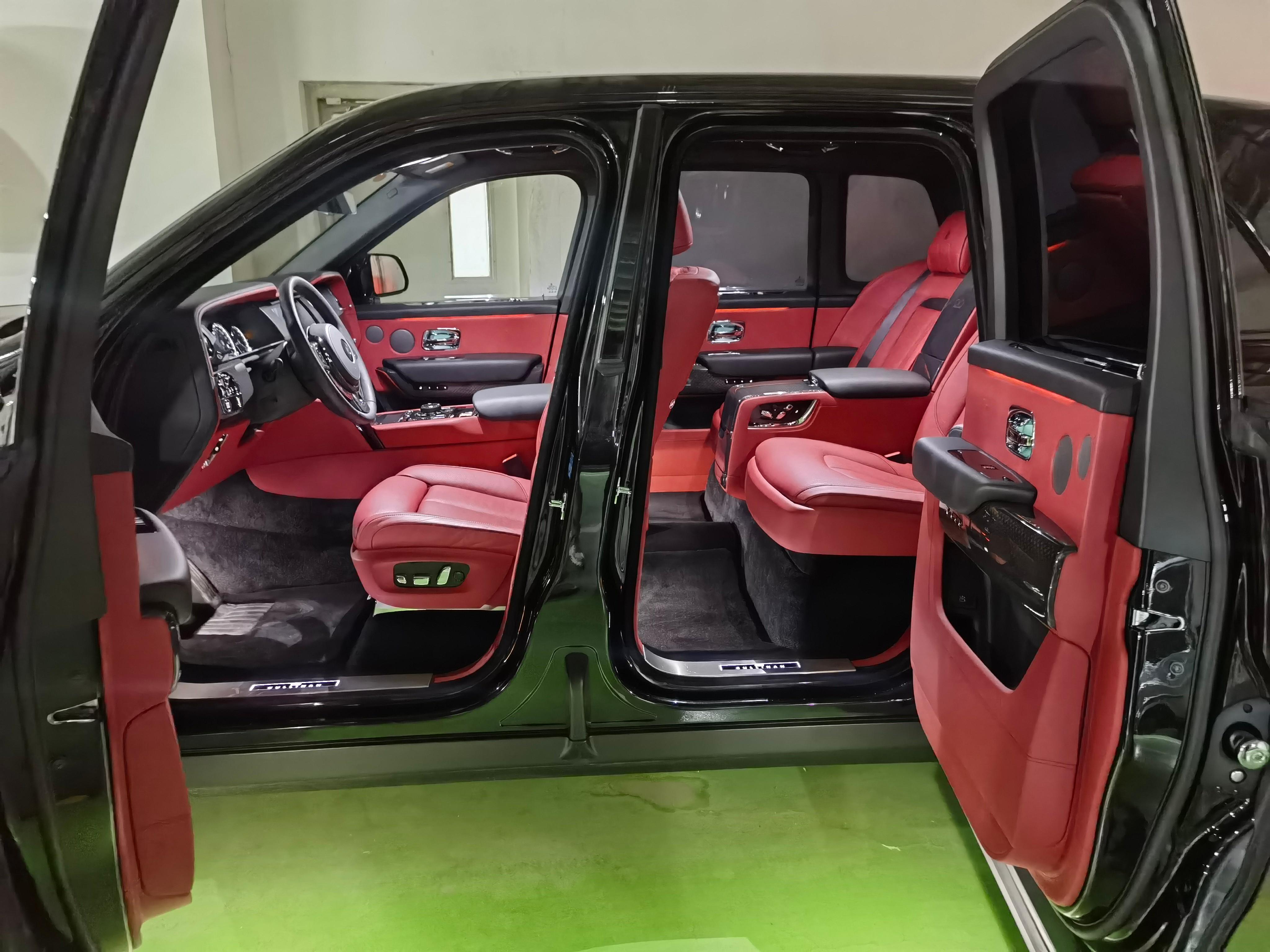 二手劳斯莱斯 库里南 黑色/红色 2020款 Black Badge