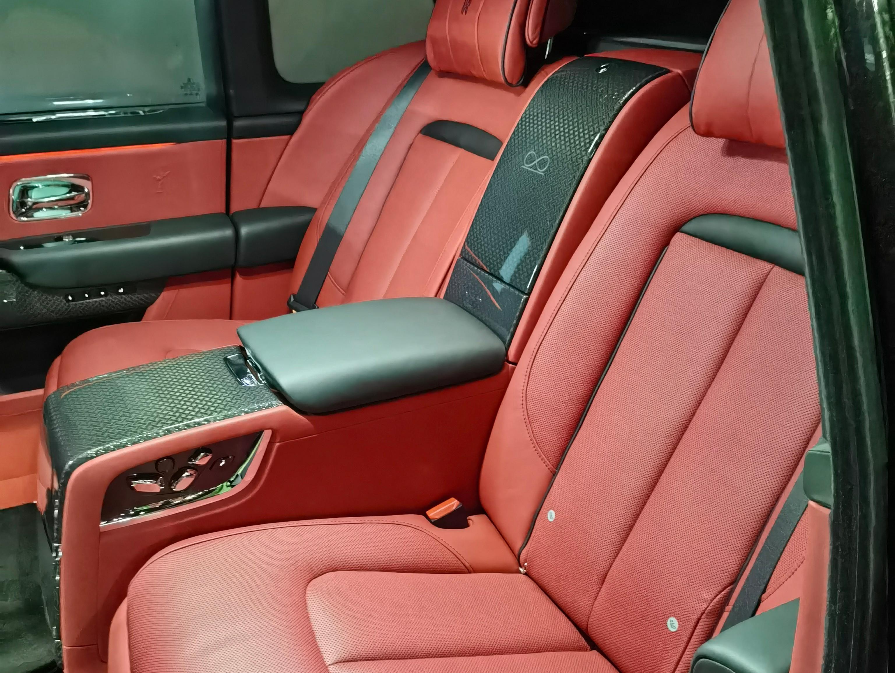 二手劳斯莱斯 库里南 黑色/红色 2020款 Black Badge