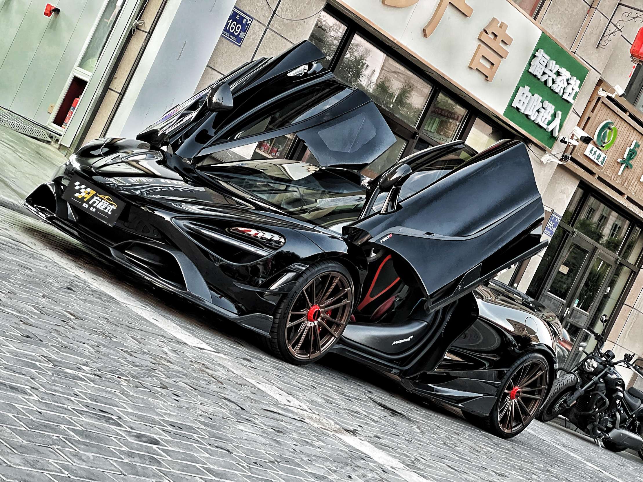 二手迈凯伦 720S 黑色/黑红双拼 2019款 4.0T Coupe