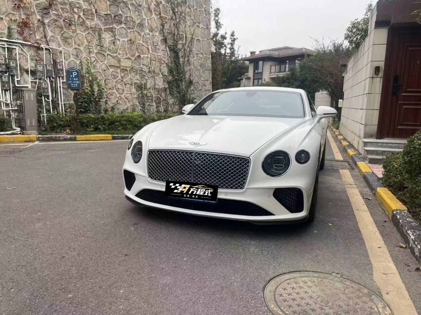 二手宾利 欧陆GT 冰川白/红色 2023款 V8 S