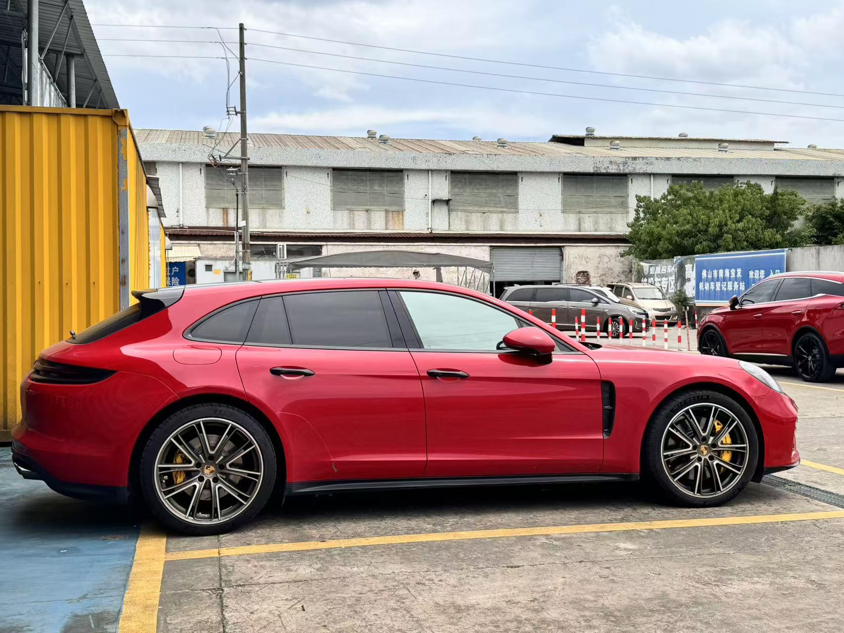 二手保时捷 Panamera 胭脂红/黑色 2017款 4S 猎装版 2.9T