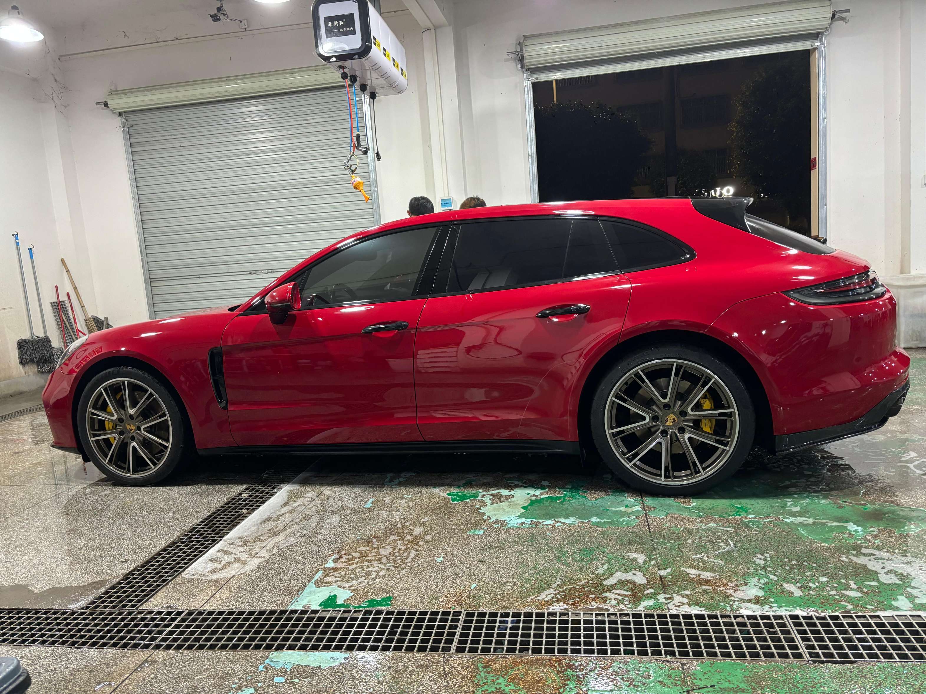 二手保时捷 Panamera 胭脂红/黑色 2017款 4S 猎装版 2.9T