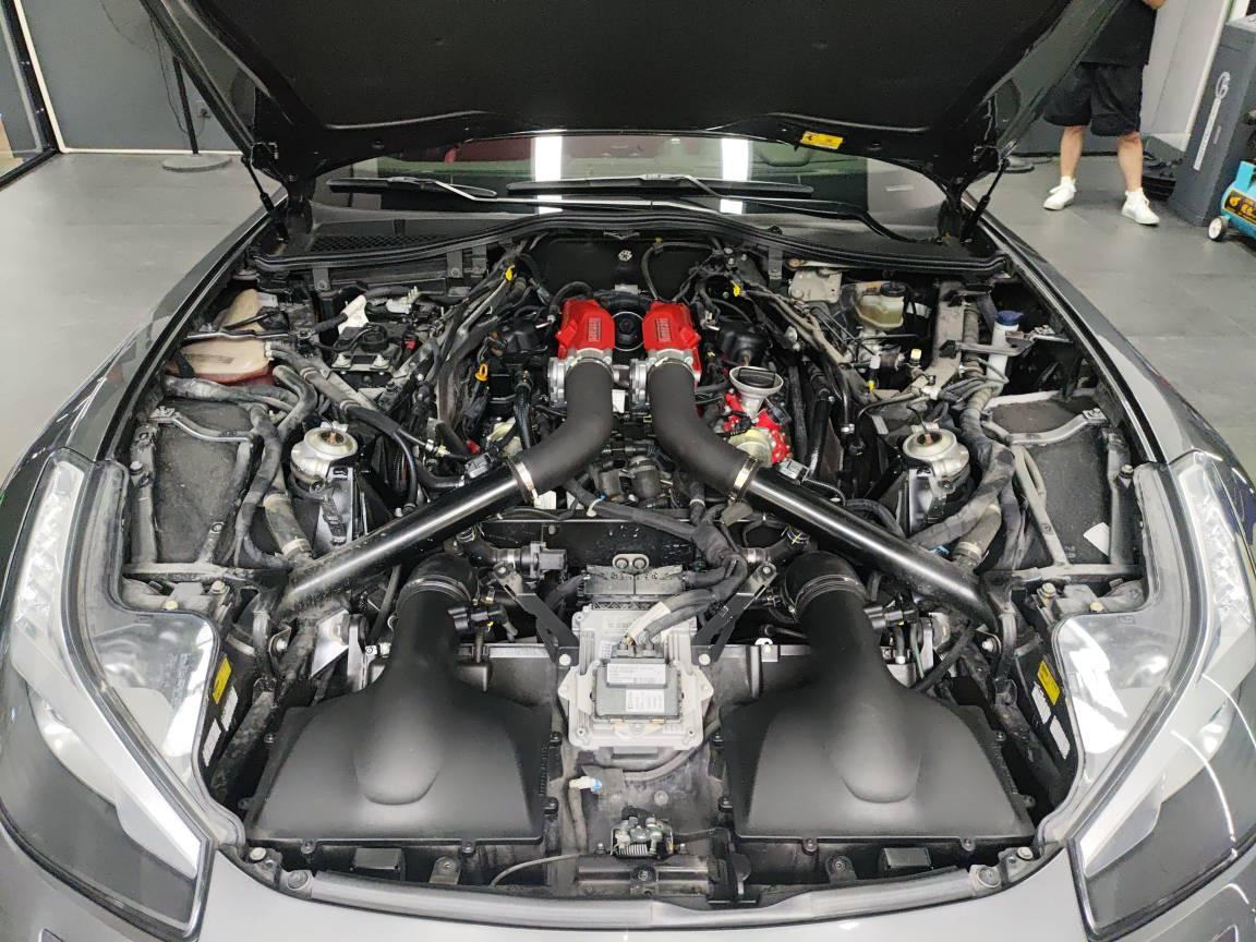 二手法拉利 GTC4 Lusso 银色/红色 2017款 3.9T V8