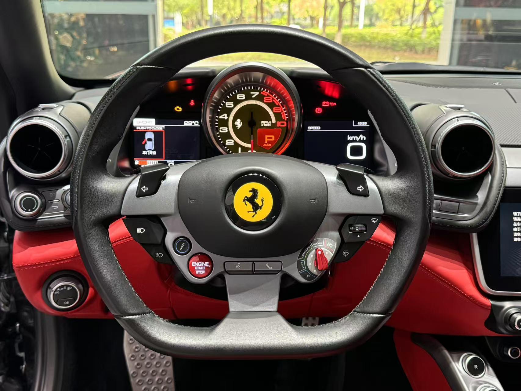 二手法拉利 GTC4 Lusso 银色/红色 2017款 3.9T V8