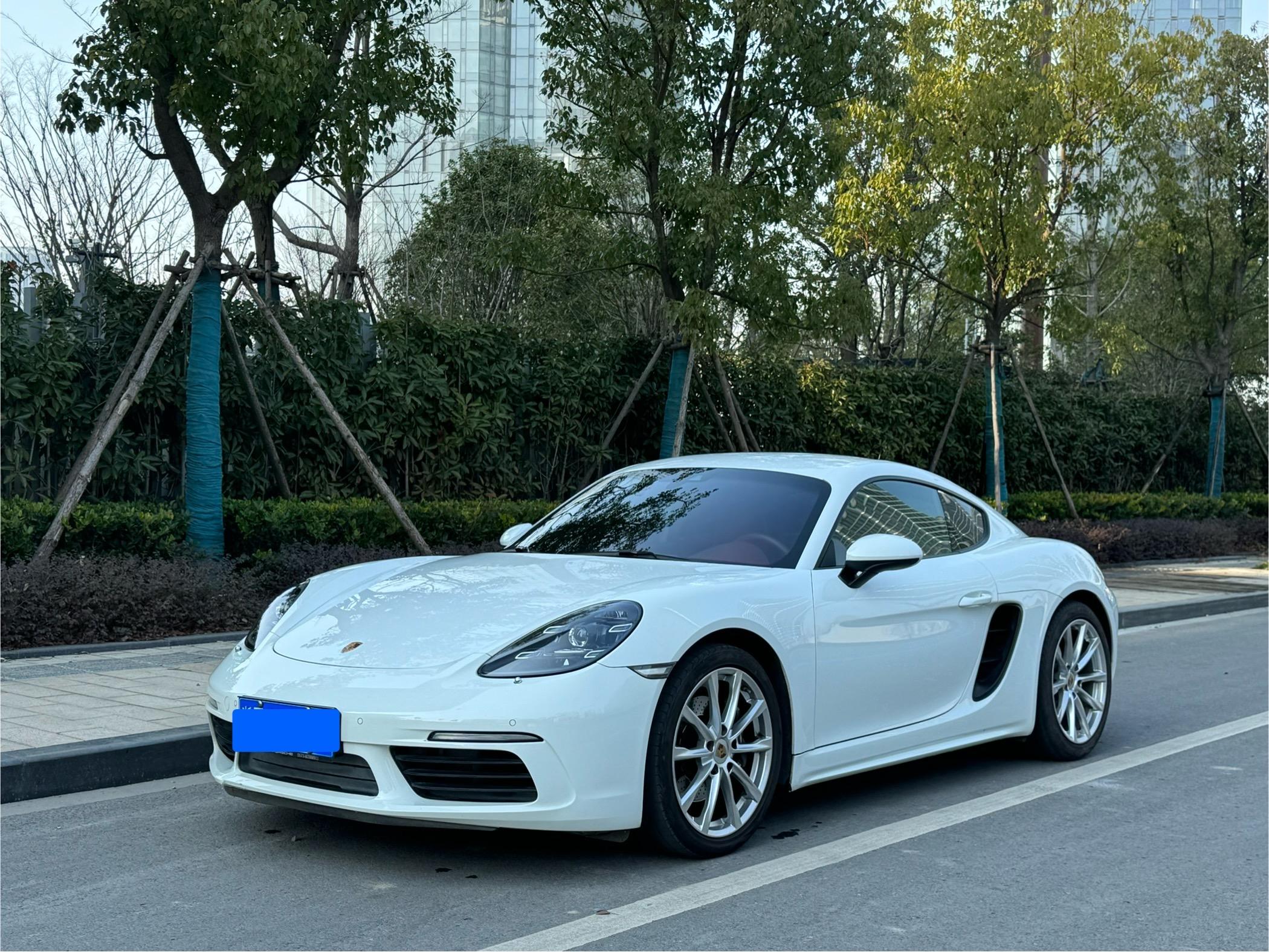 二手保时捷 718 极地白/酒红色 2020款 Cayman 2.0T