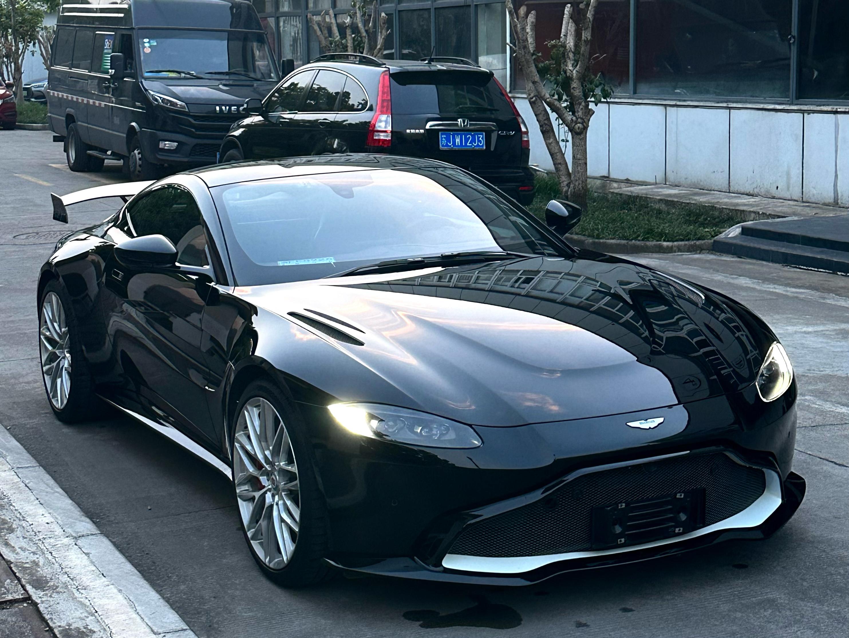 二手阿斯顿·马丁 V8 Vantage 黑色/红色 2020款 4.0T V8 Coupe