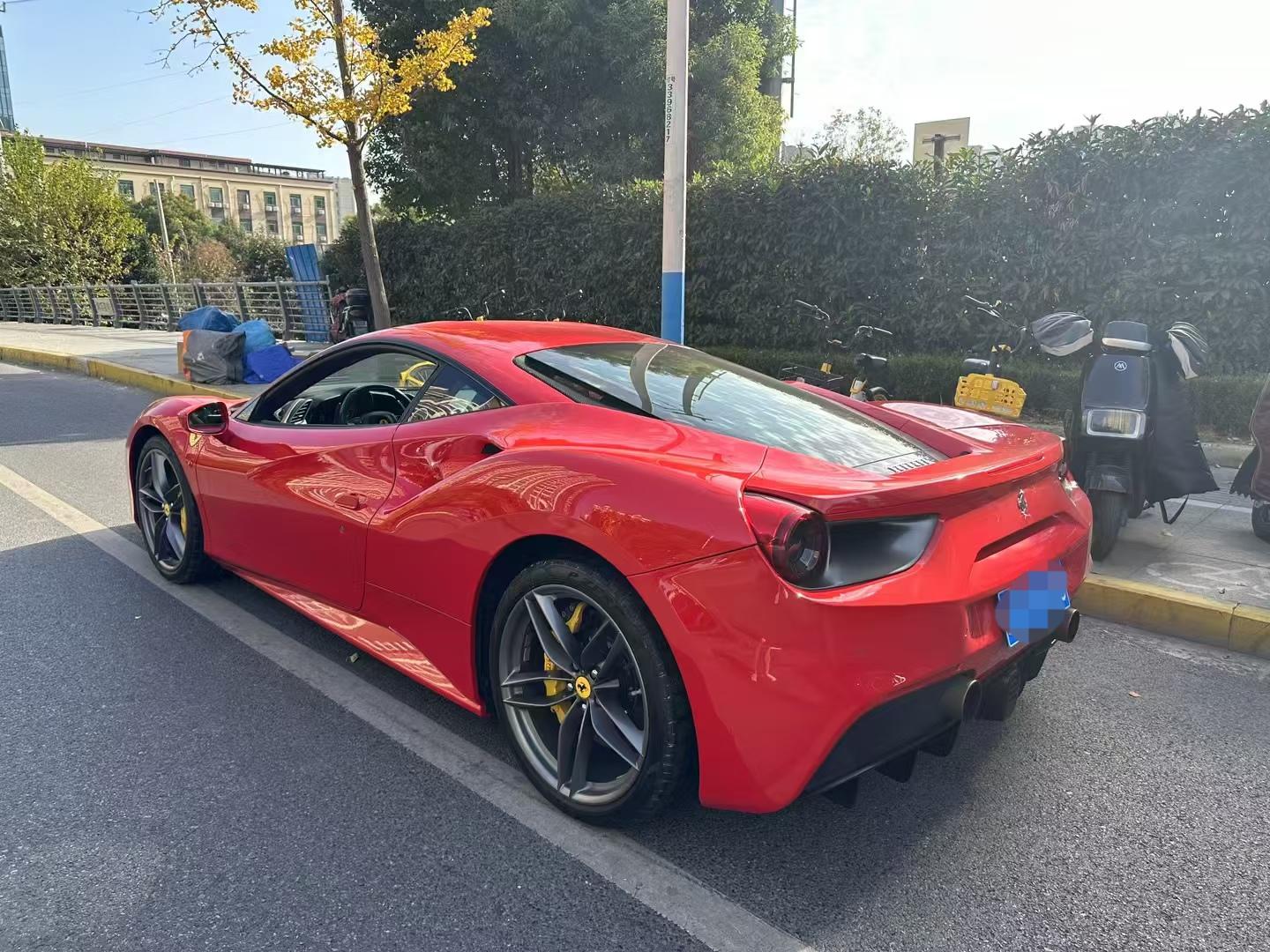 二手法拉利 488 红色/黑色 2015款 488 GTB