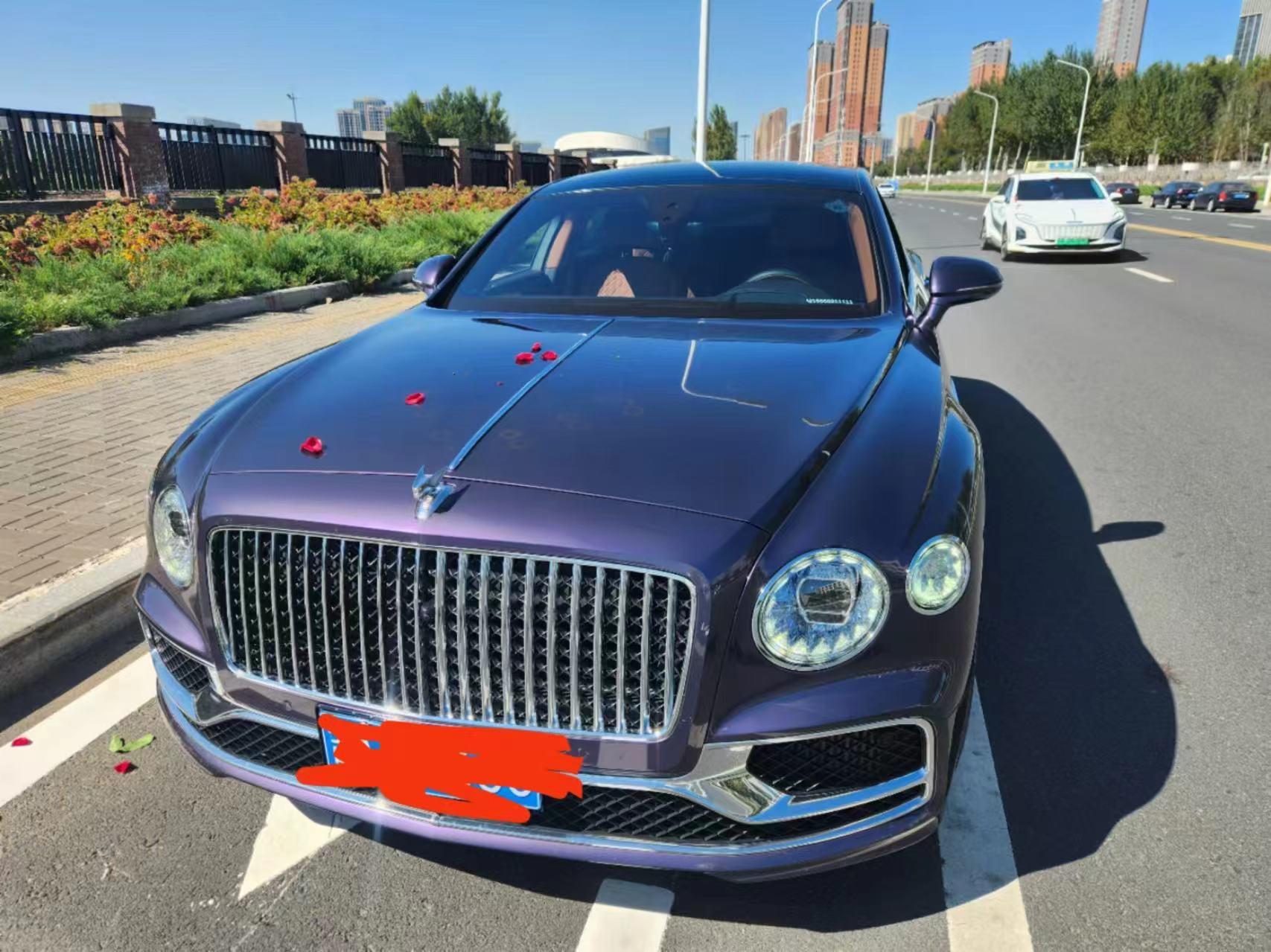 二手宾利 飞驰 白色/纽玛克特褐 2021款 4.0T V8 标准版