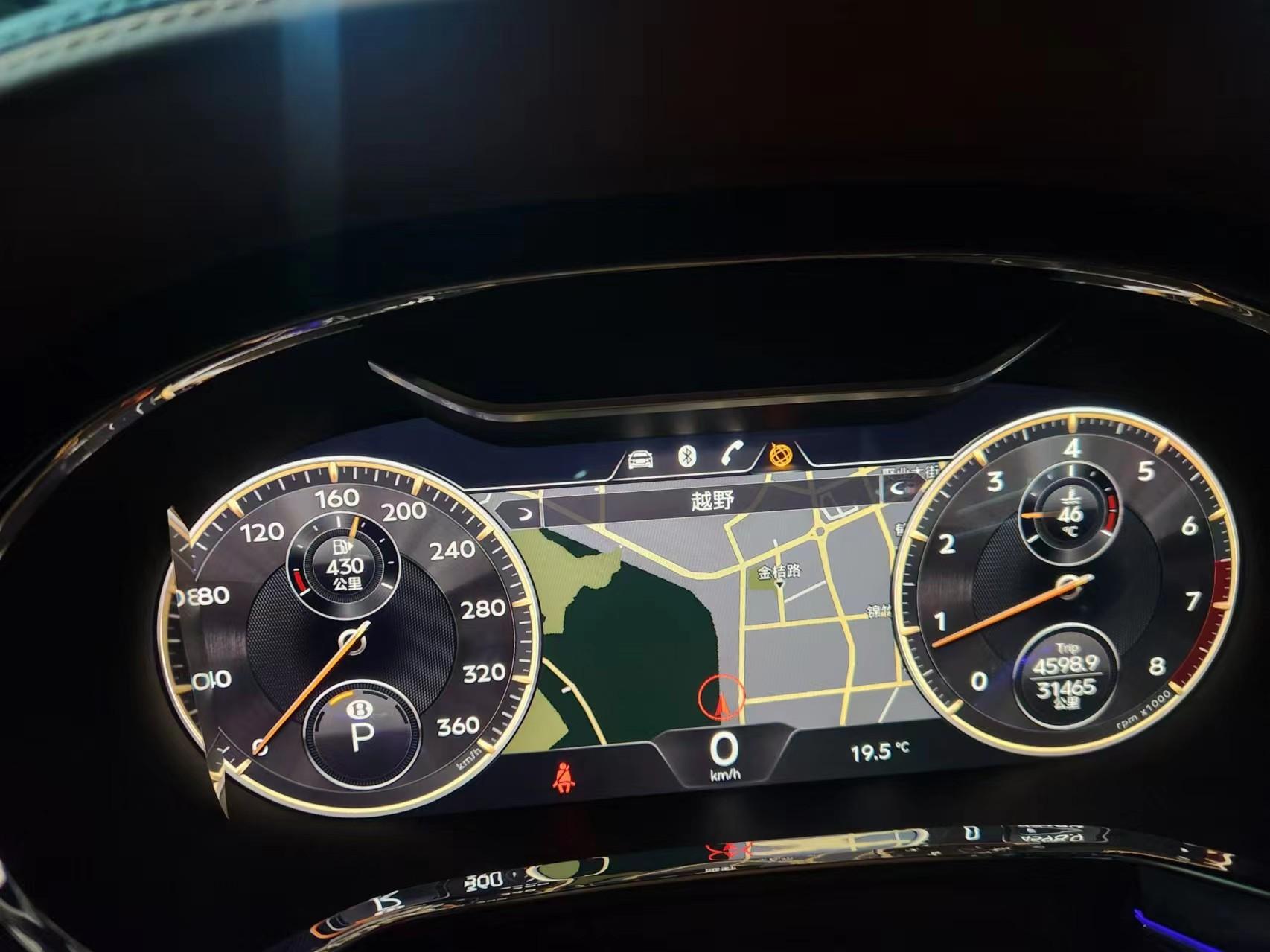 二手宾利 飞驰 白色/纽玛克特褐 2021款 4.0T V8 标准版