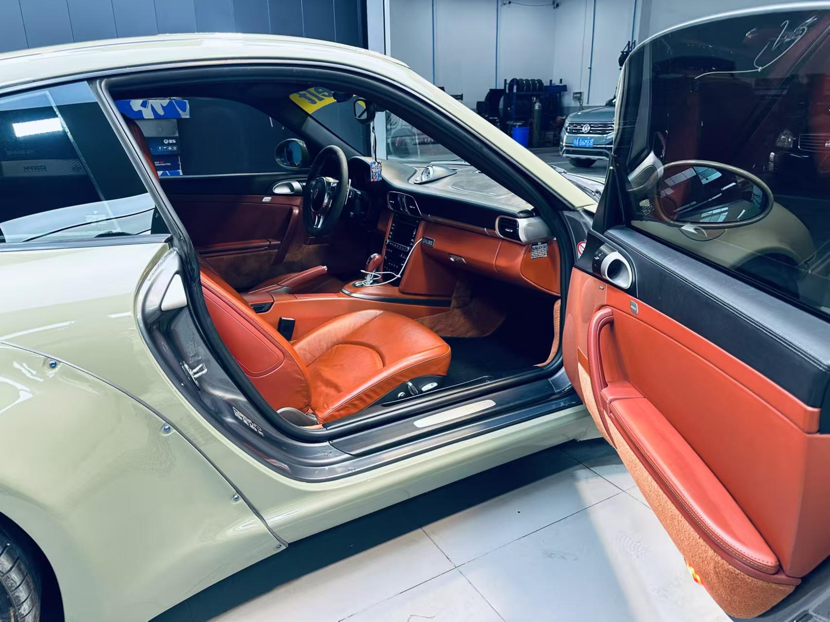 二手保时捷 911 黑色/棕色 Carrera S  中规版