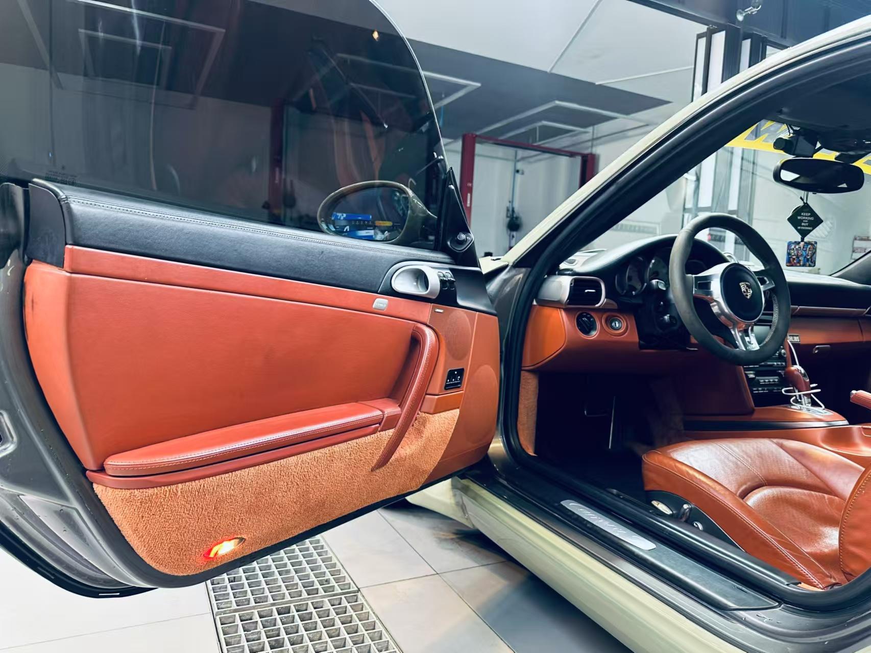 二手保时捷 911 黑色/棕色 Carrera S  中规版