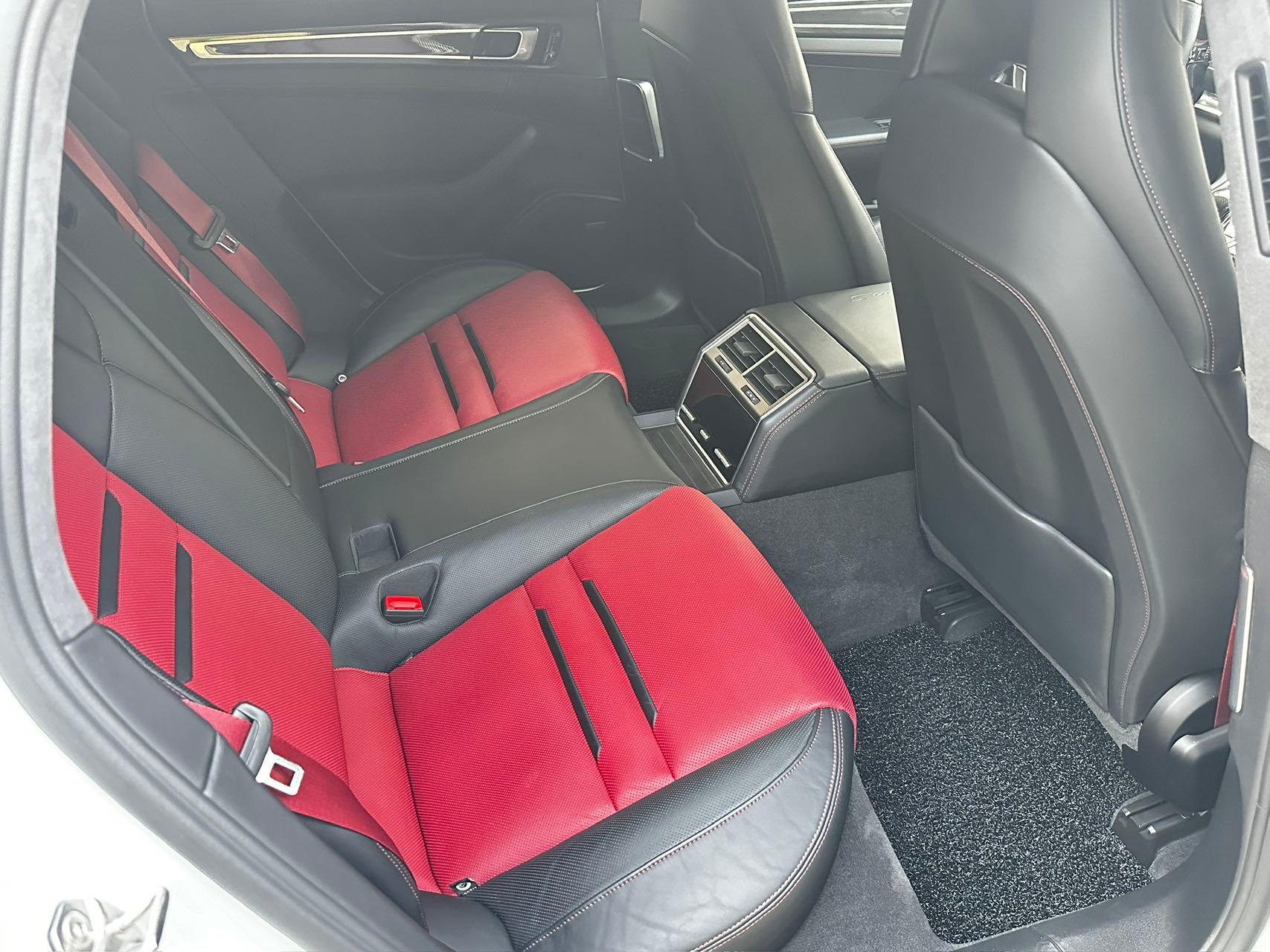 二手保时捷 Panamera 蓝色/棕色 Panamera Turbo EHybridSport Turismo 4.0T2022款 中规版