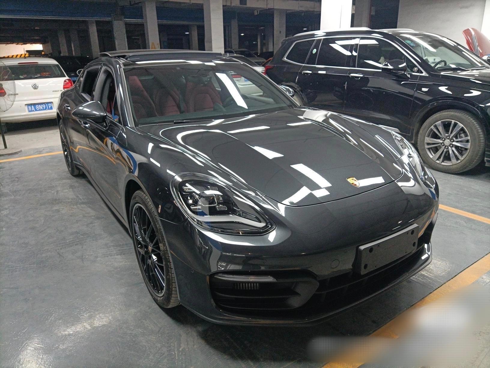 二手保时捷 Panamera 深灰色/红色 2022款 四驱 行政加长版