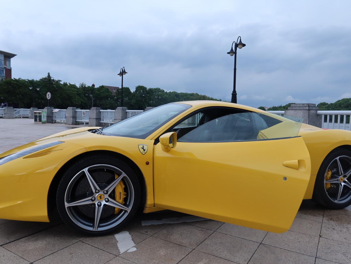 二手法拉利 458 黄色/黑色 2011款 4.5L Italia
