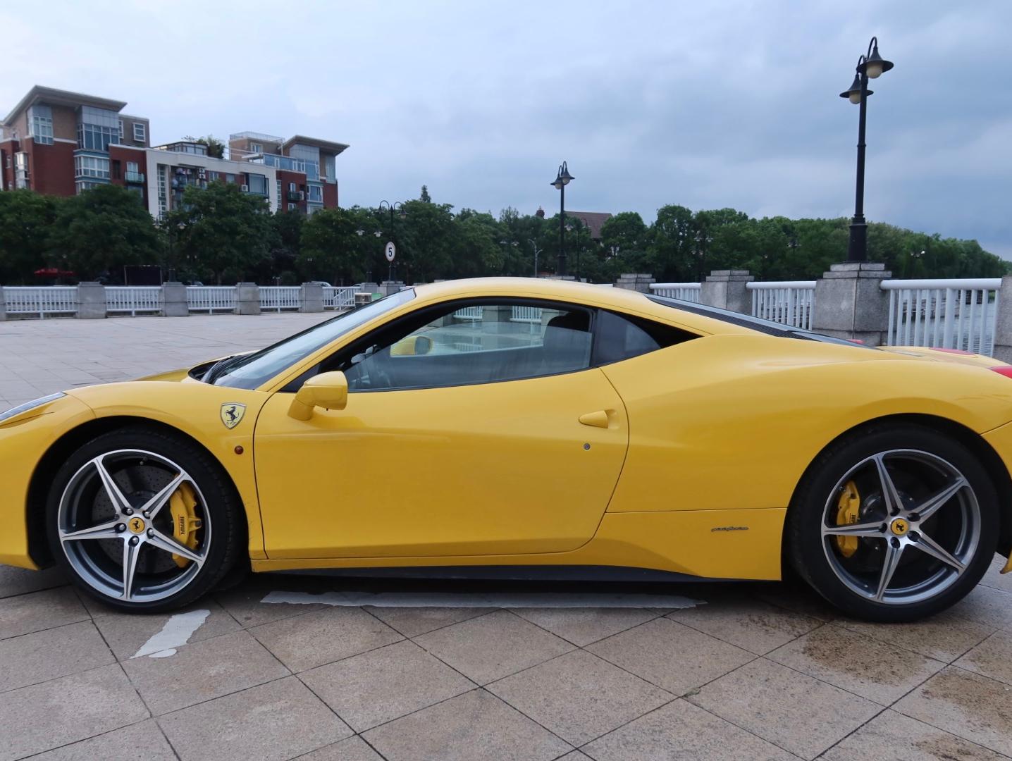 二手法拉利 458 黄色/黑色 2011款 4.5L Italia
