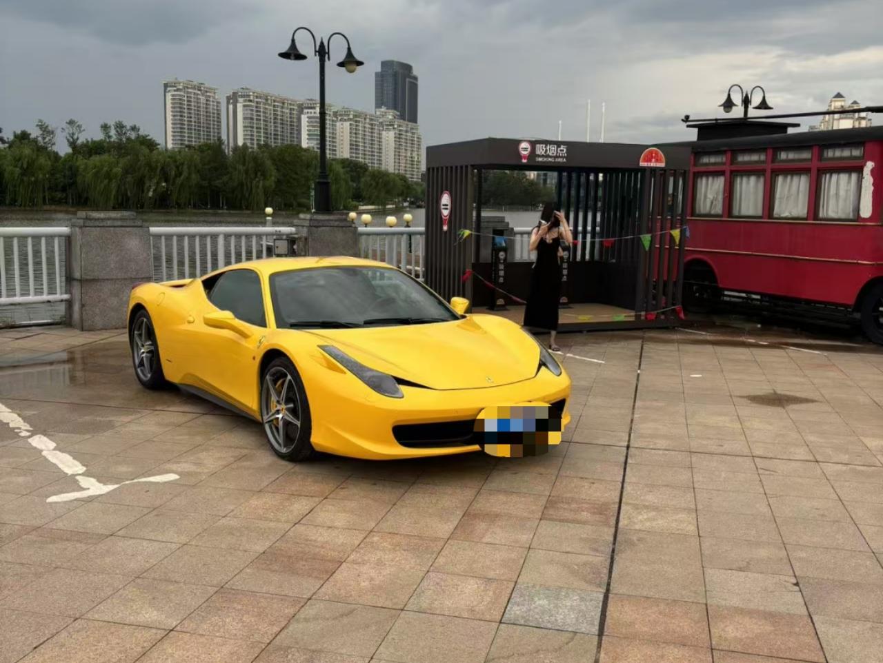 二手法拉利 458 黄色/黑色 2011款 4.5L Italia