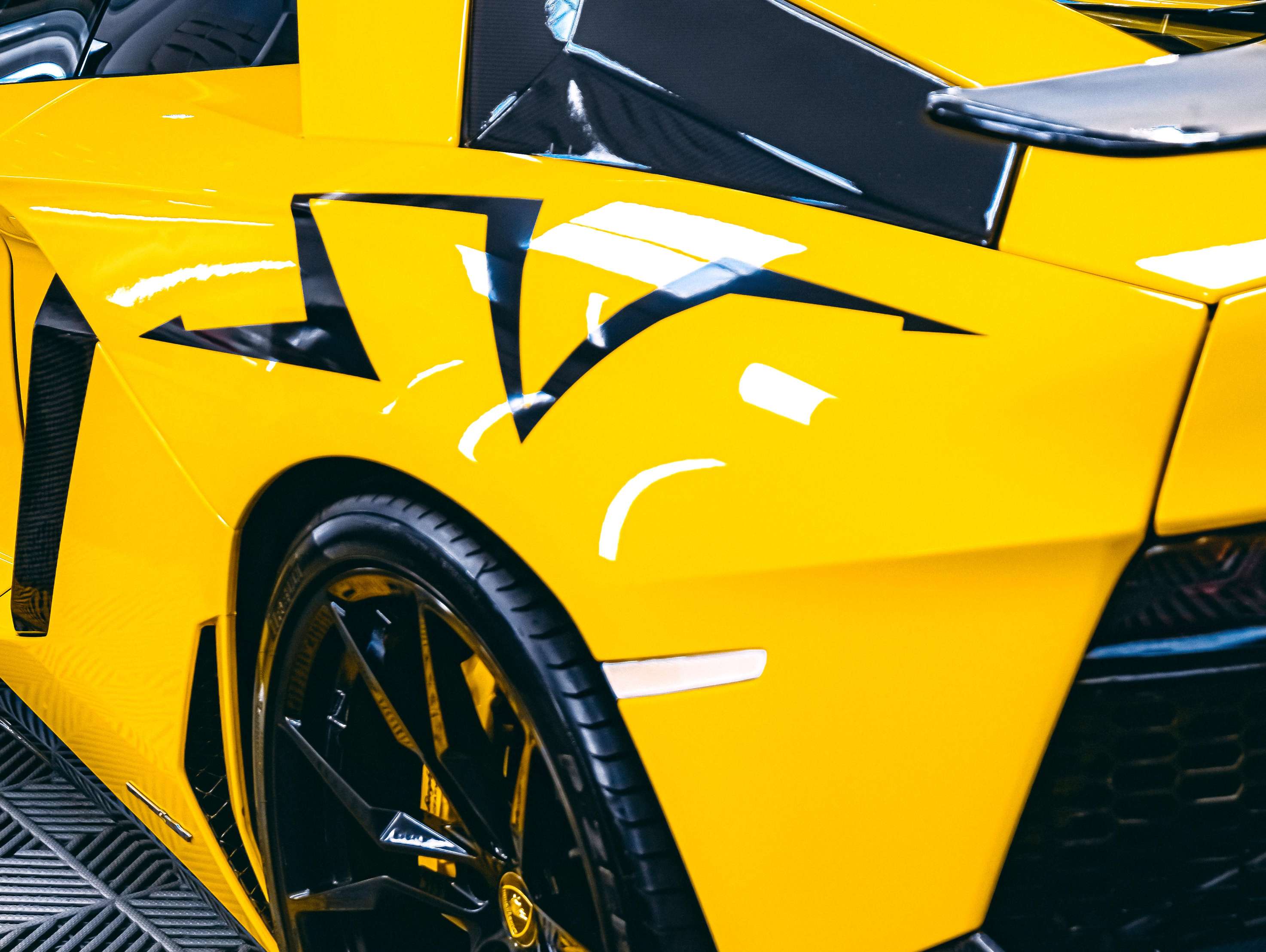 二手兰博基尼 Aventador 极地白/黑色 2013款 LP 700-4 Roadster