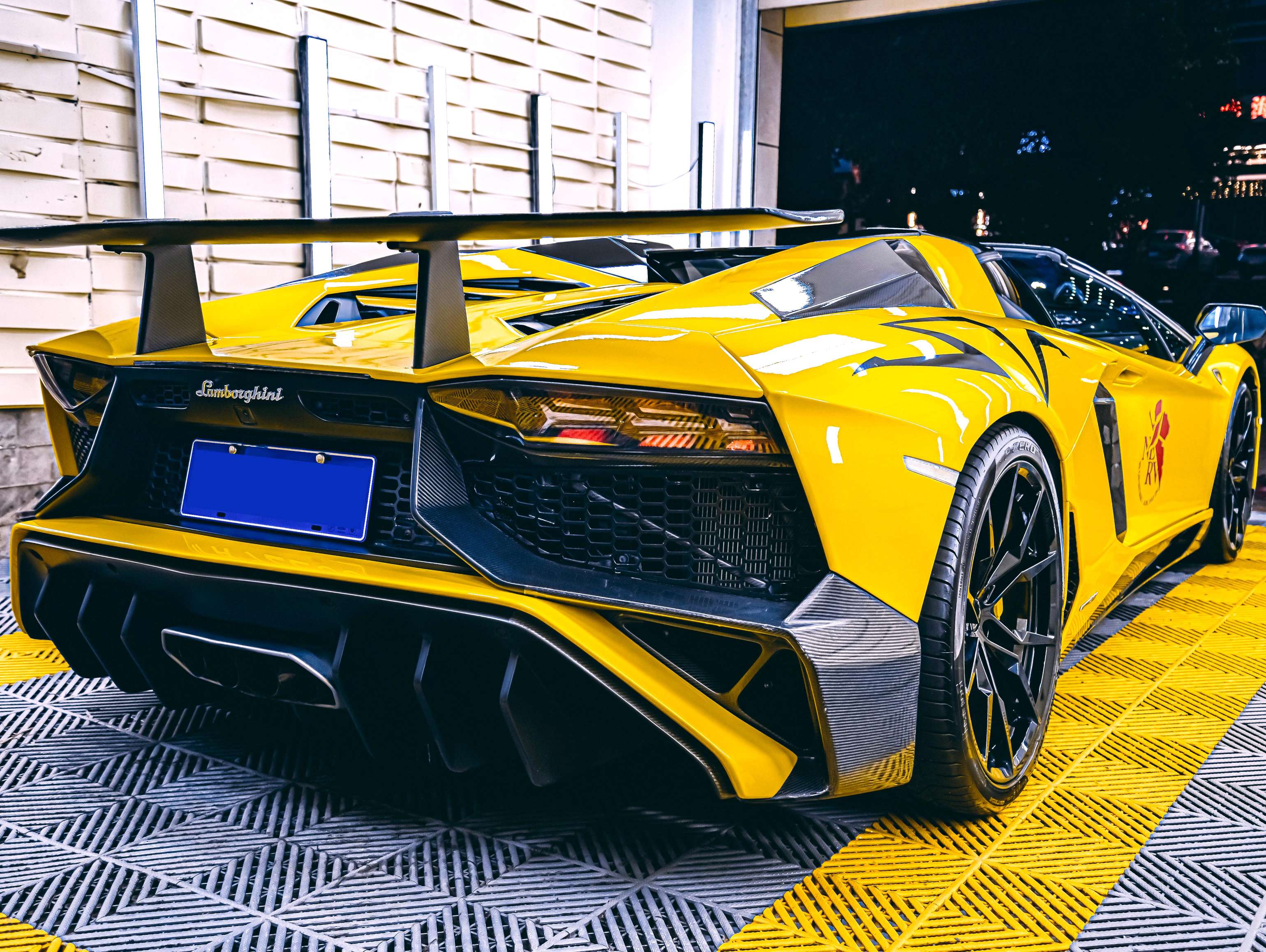 二手兰博基尼 Aventador 极地白/黑色 2013款 LP 700-4 Roadster