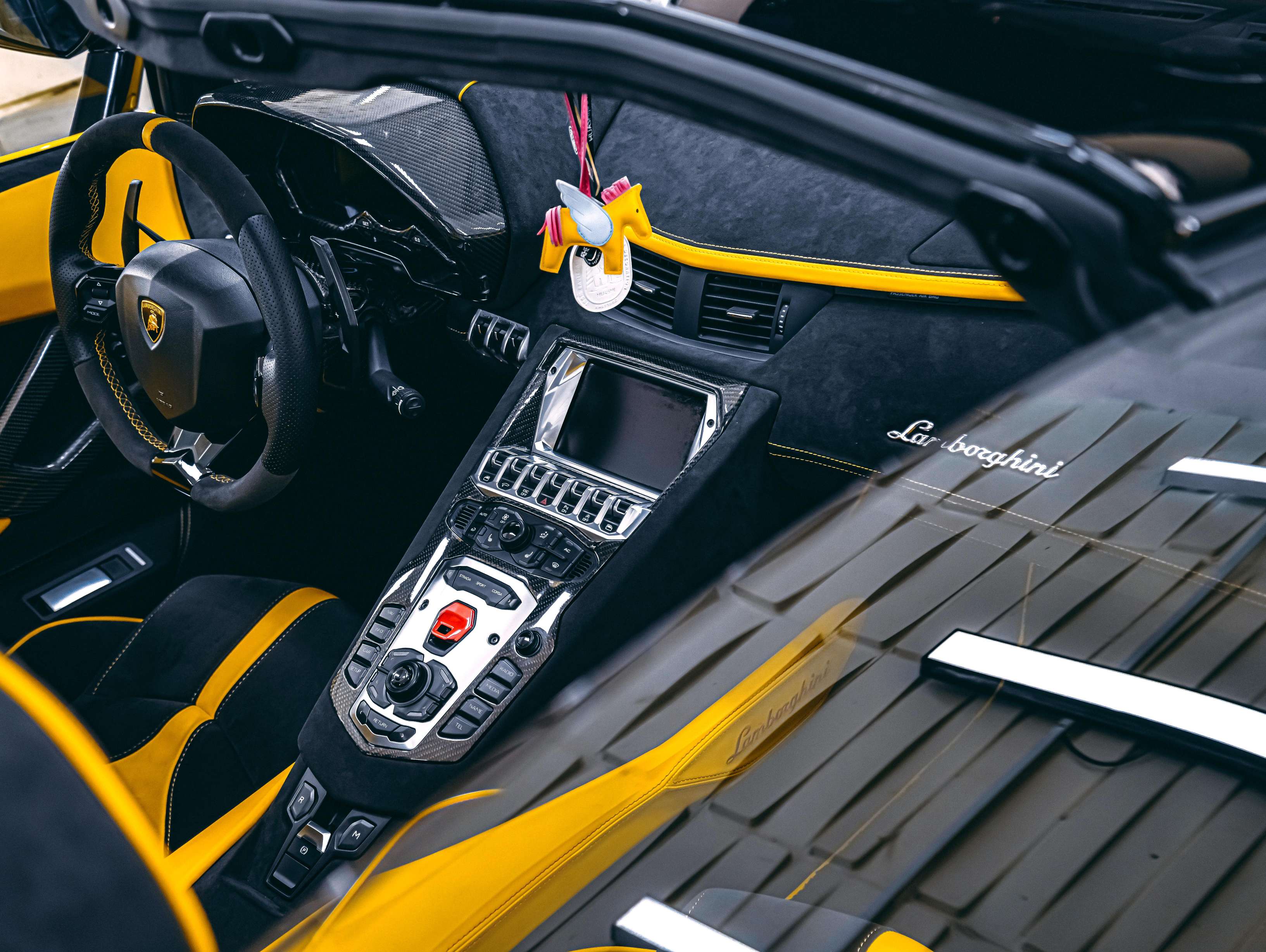 二手兰博基尼 Aventador 极地白/黑色 2013款 LP 700-4 Roadster