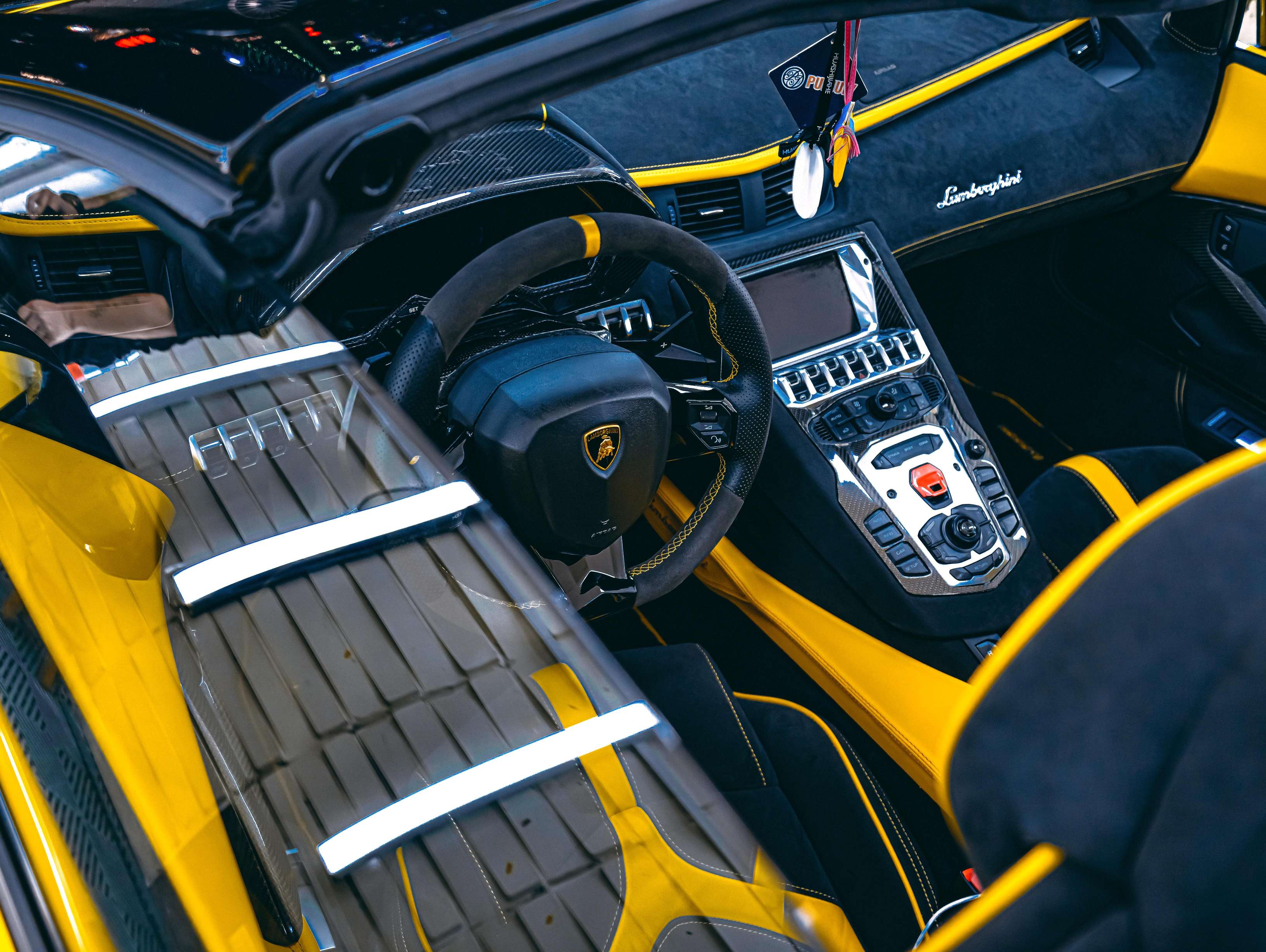 二手兰博基尼 Aventador 极地白/黑色 2013款 LP 700-4 Roadster