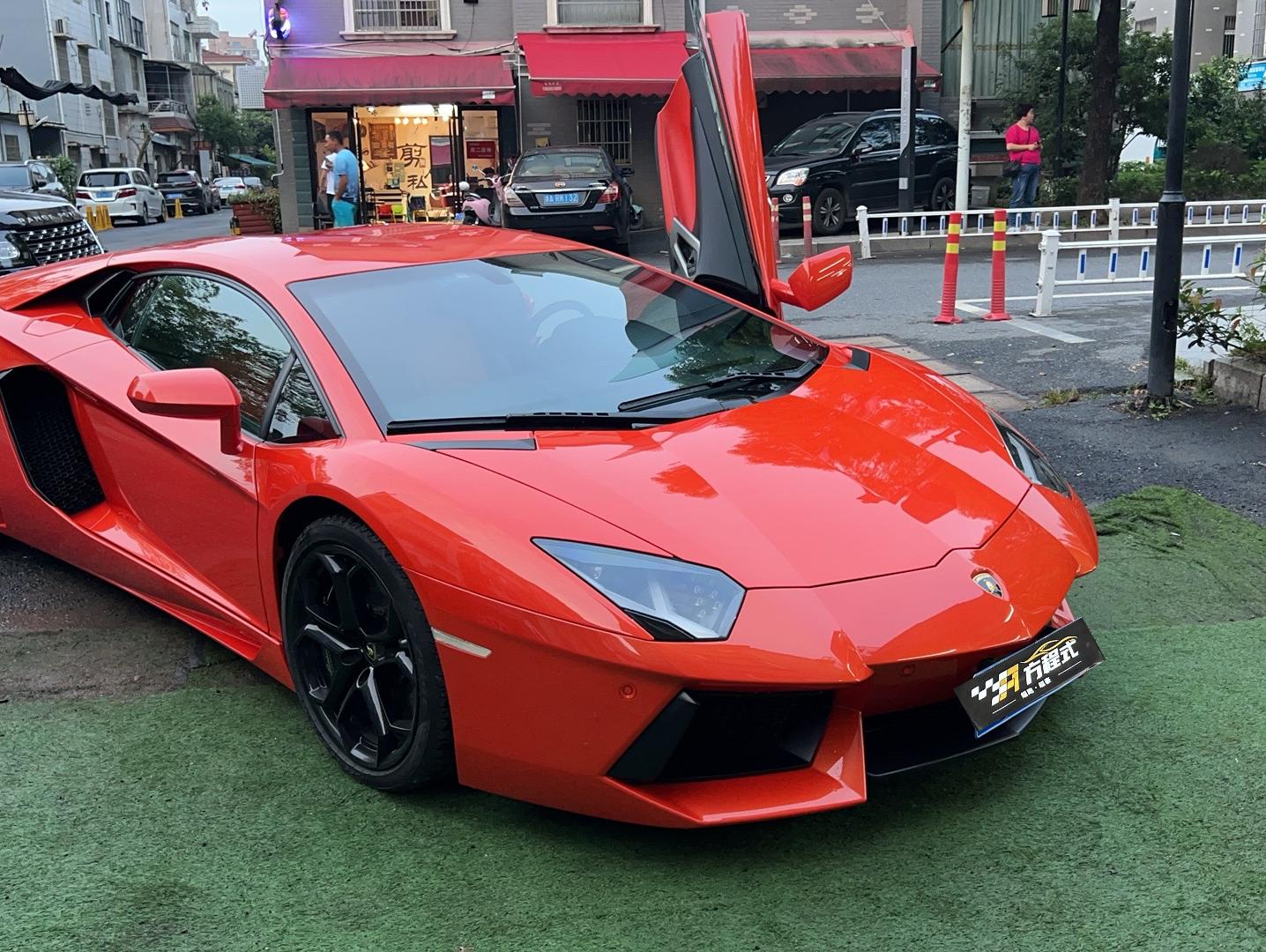 二手兰博基尼 Aventador 橙色/黑色 2011款 LP 700-4