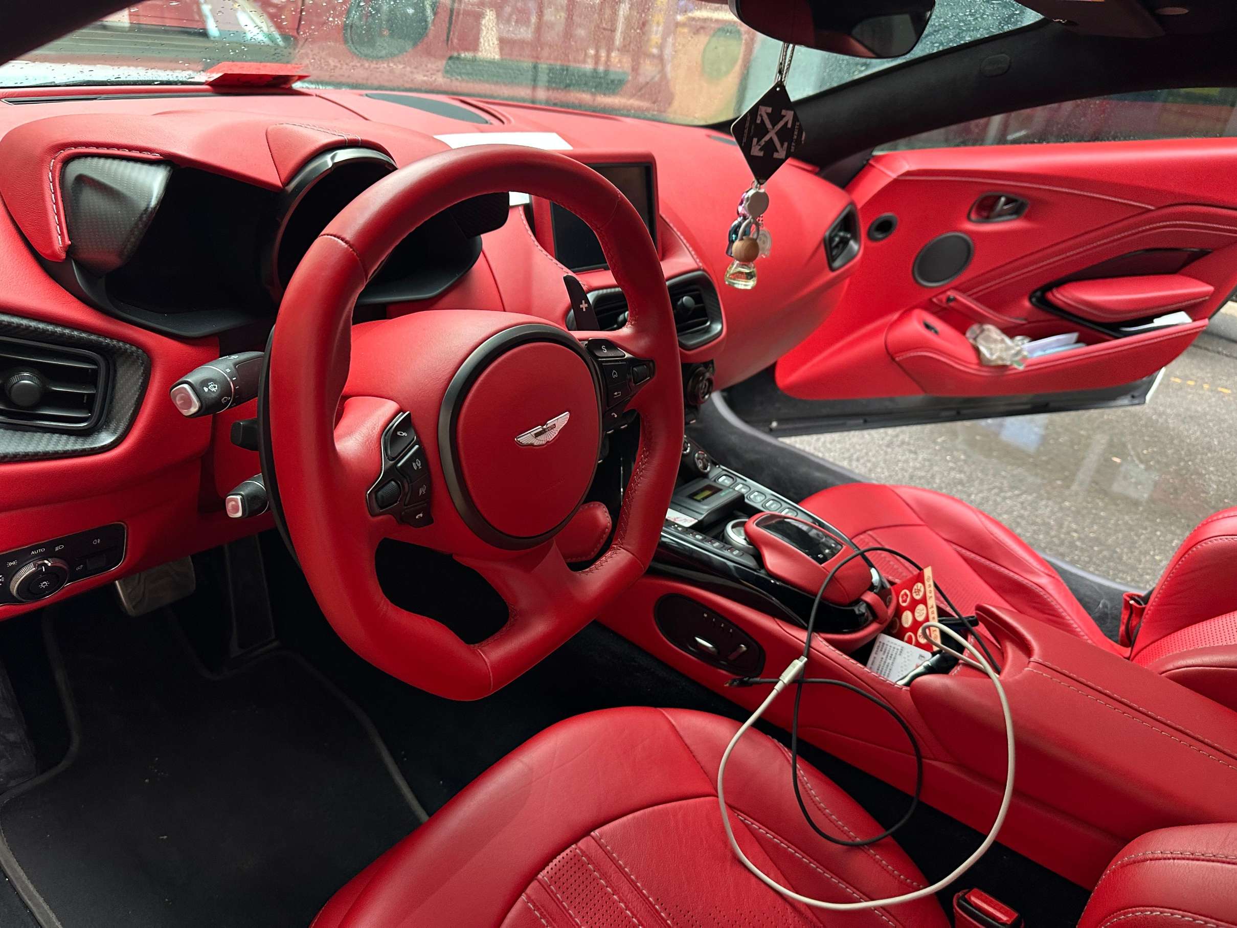 二手阿斯顿·马丁 V8 Vantage 灰色/红色 2022款 4.0T V8 Coupe